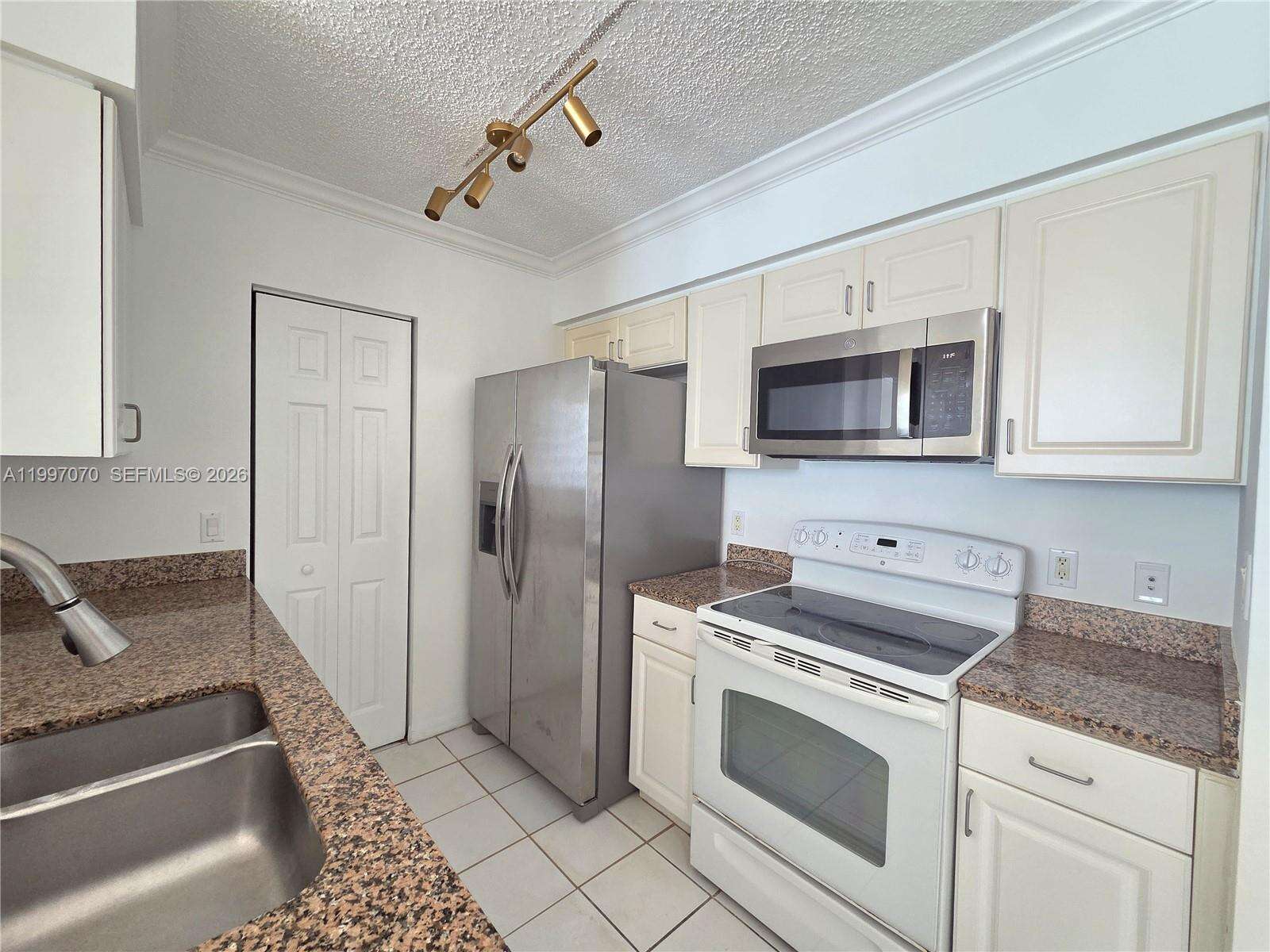 The Mark On Brickell at 1155 Brickell Bay Dr, Miami, FL 33131 - For Rent photo 12
