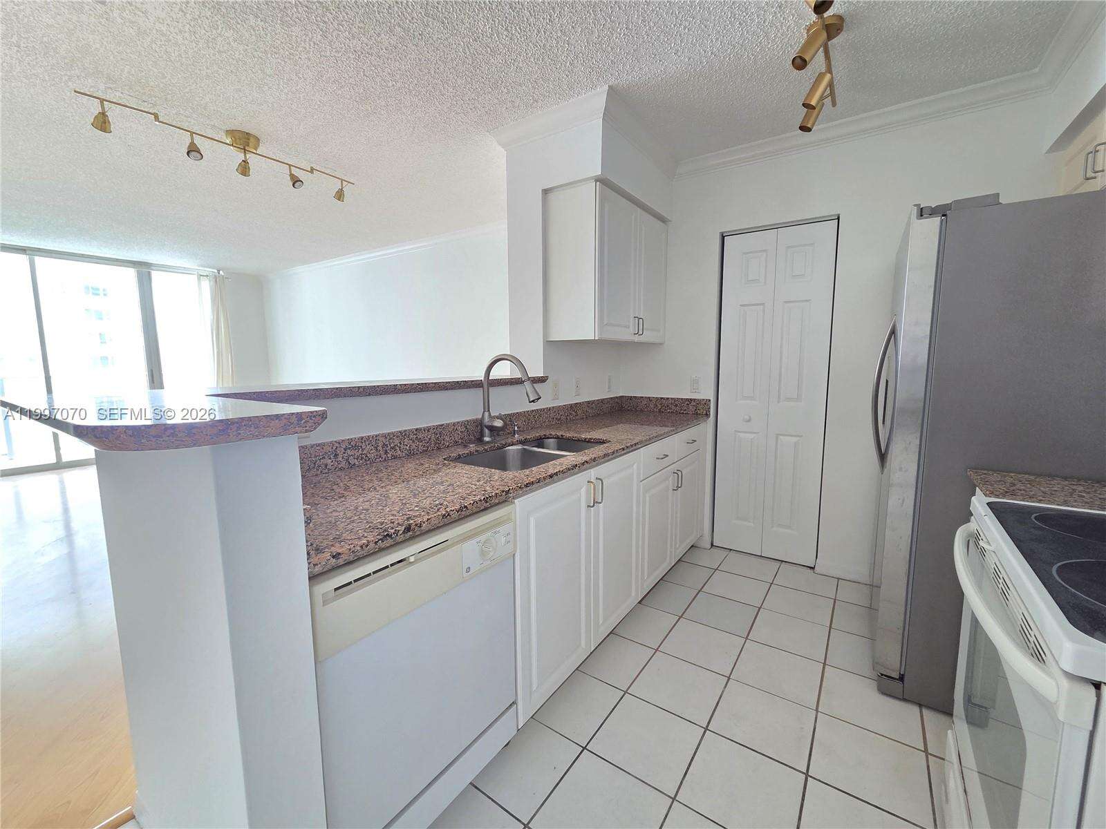 The Mark On Brickell at 1155 Brickell Bay Dr, Miami, FL 33131 - For Rent photo 13