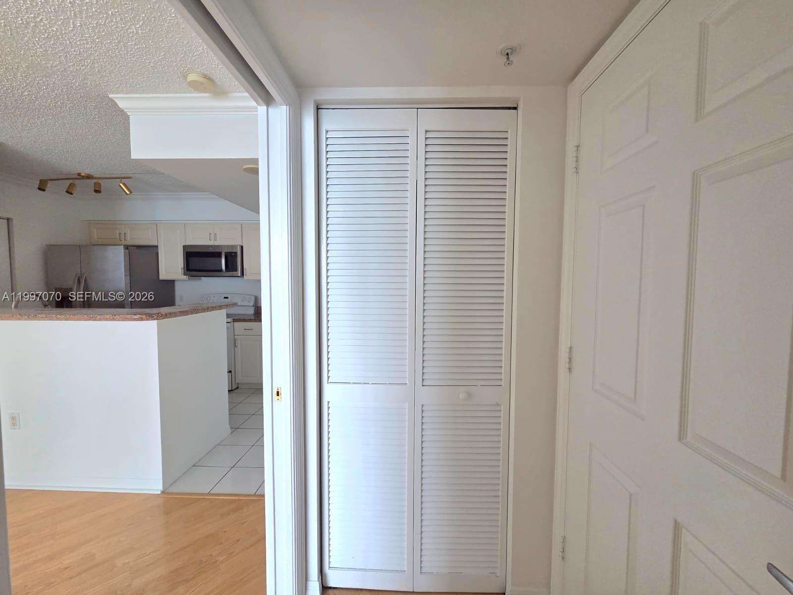 The Mark On Brickell at 1155 Brickell Bay Dr, Miami, FL 33131 - For Rent photo 9