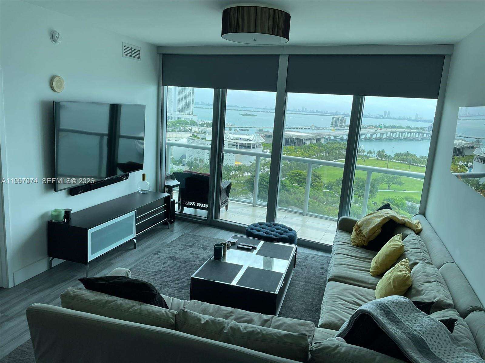 Marina Blue at 888 Biscayne Blvd, Miami, FL 33132 - For Rent photo 16