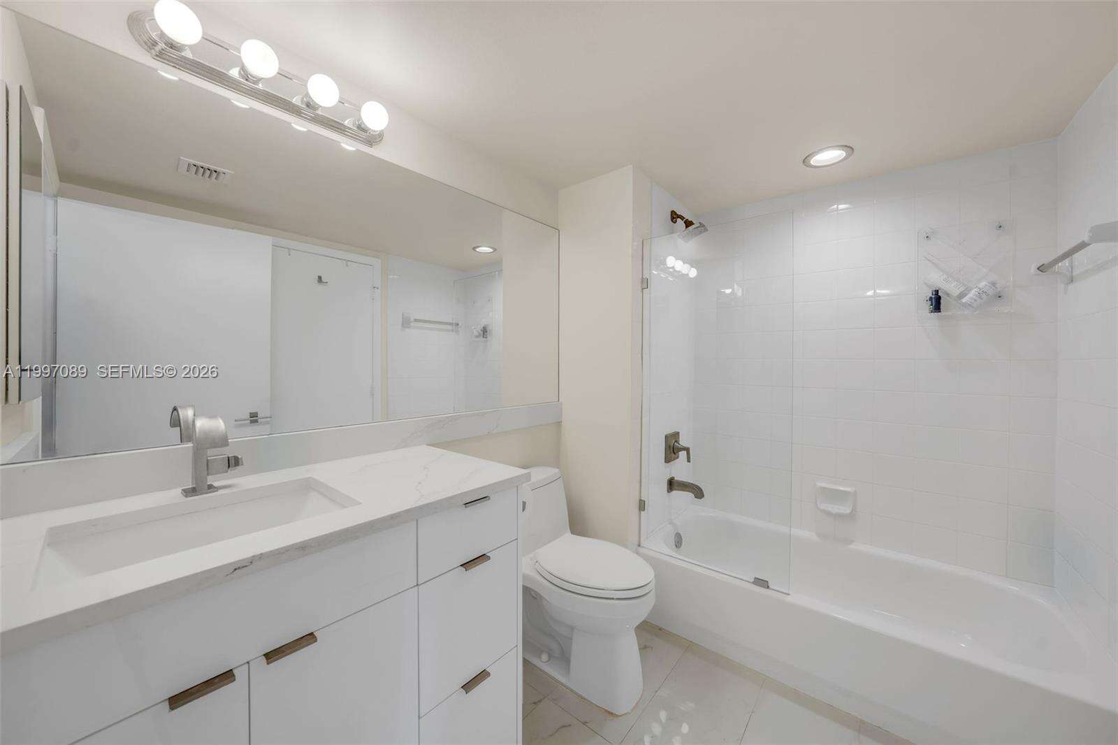 The Floridian at 650 W Ave, Miami Beach, FL 33139 - For Rent photo 12