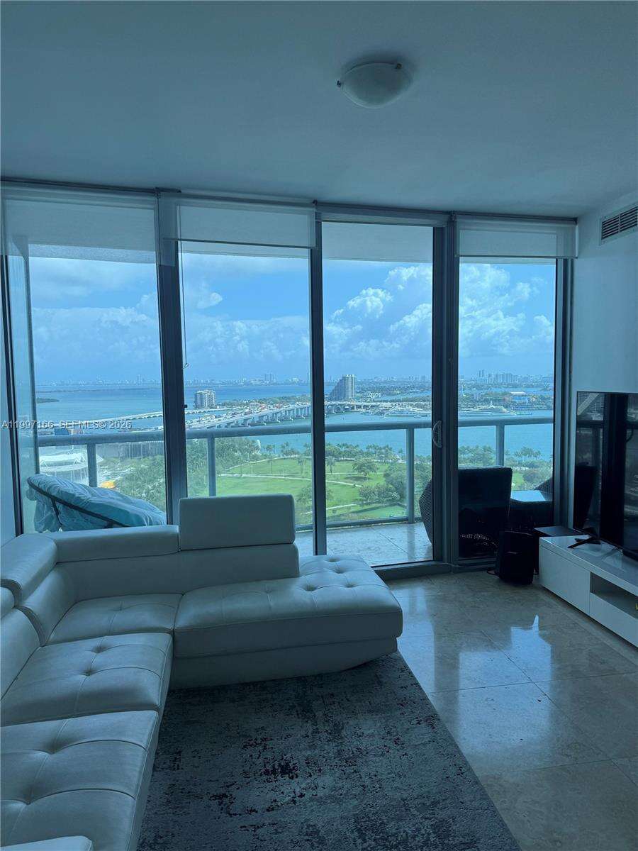 Marina Blue at 888 Biscayne Blvd, Miami, FL 33132 - For Rent photo 12