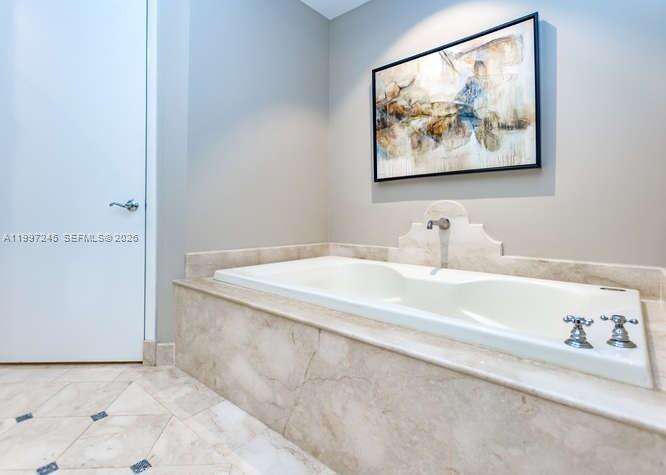 Continuum South Tower at 100 Pointe Dr, Miami Beach, FL 33139 - For Rent photo 13