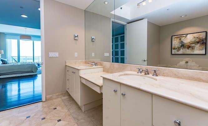 Continuum South Tower at 100 Pointe Dr, Miami Beach, FL 33139 - For Rent photo 15