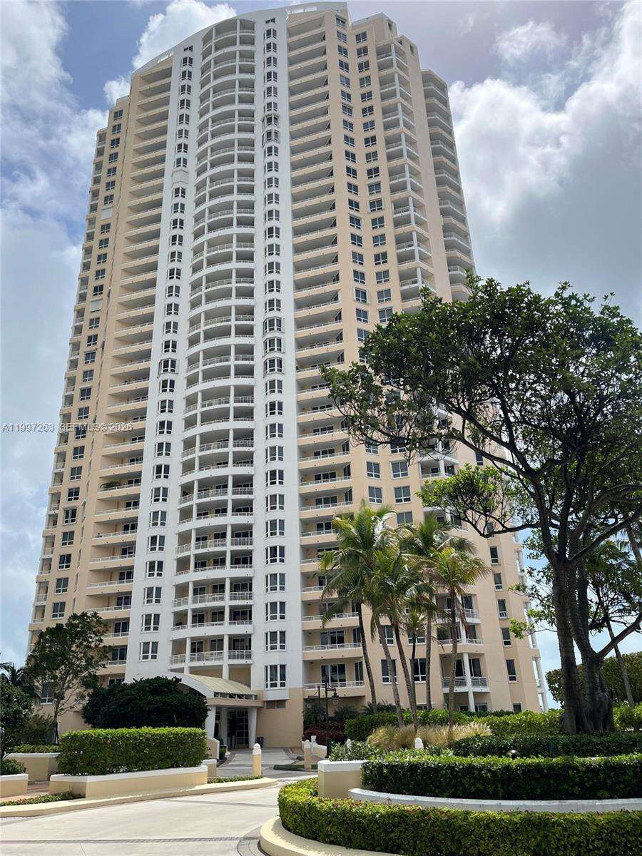 Two Tequesta Point at 808 Brickell Key Dr, Miami, FL 33131 - For Rent photo 4