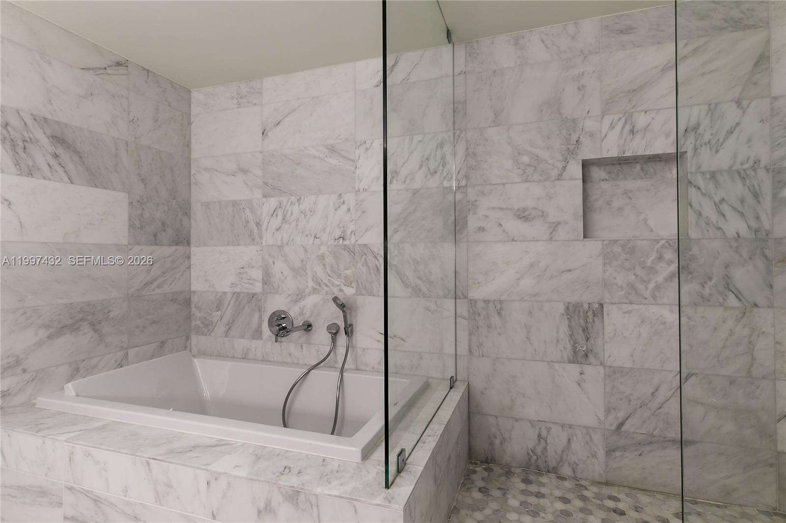 Tiffany House at 401 Birch Rd, Fort Lauderdale, FL 33304 - For Rent photo 7