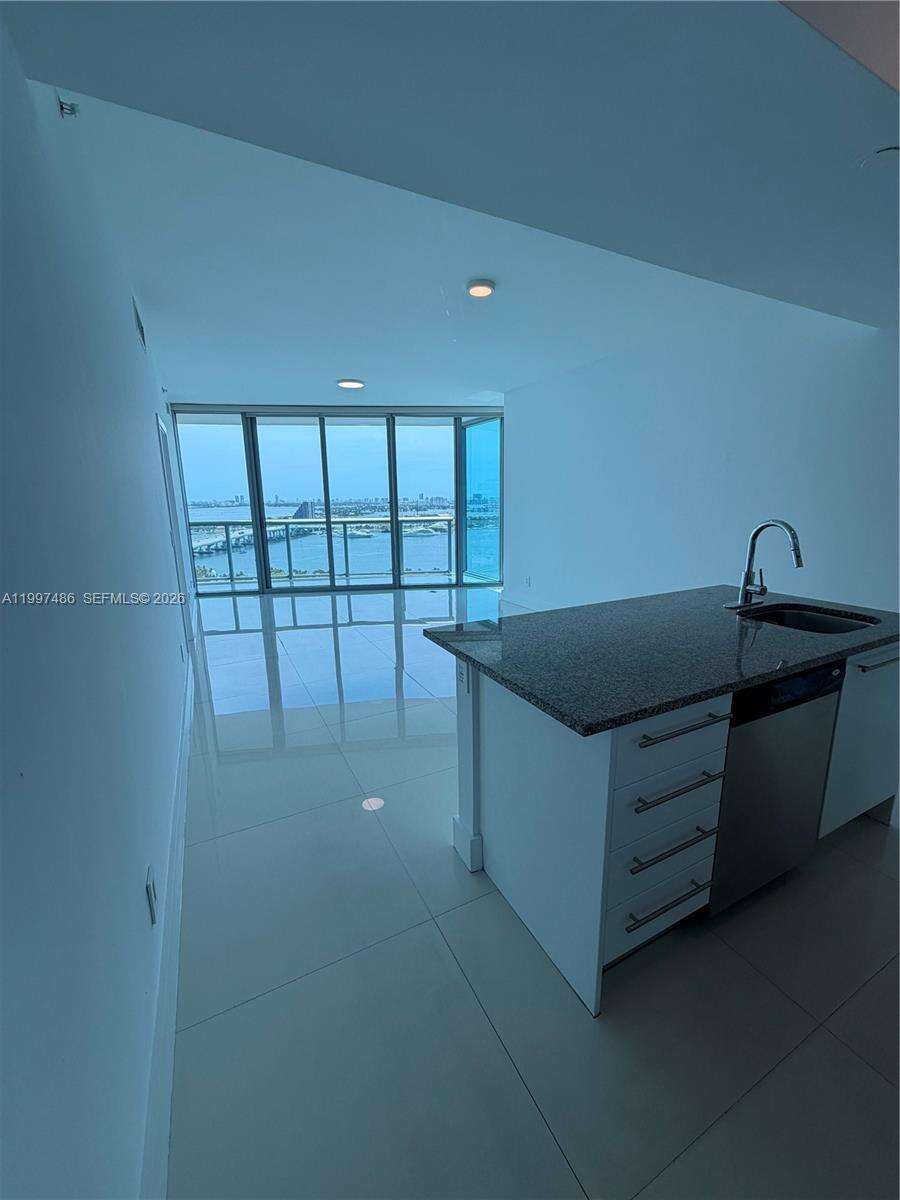 Marina Blue at 888 Biscayne Blvd, Miami, FL 33132 - For Rent photo 3