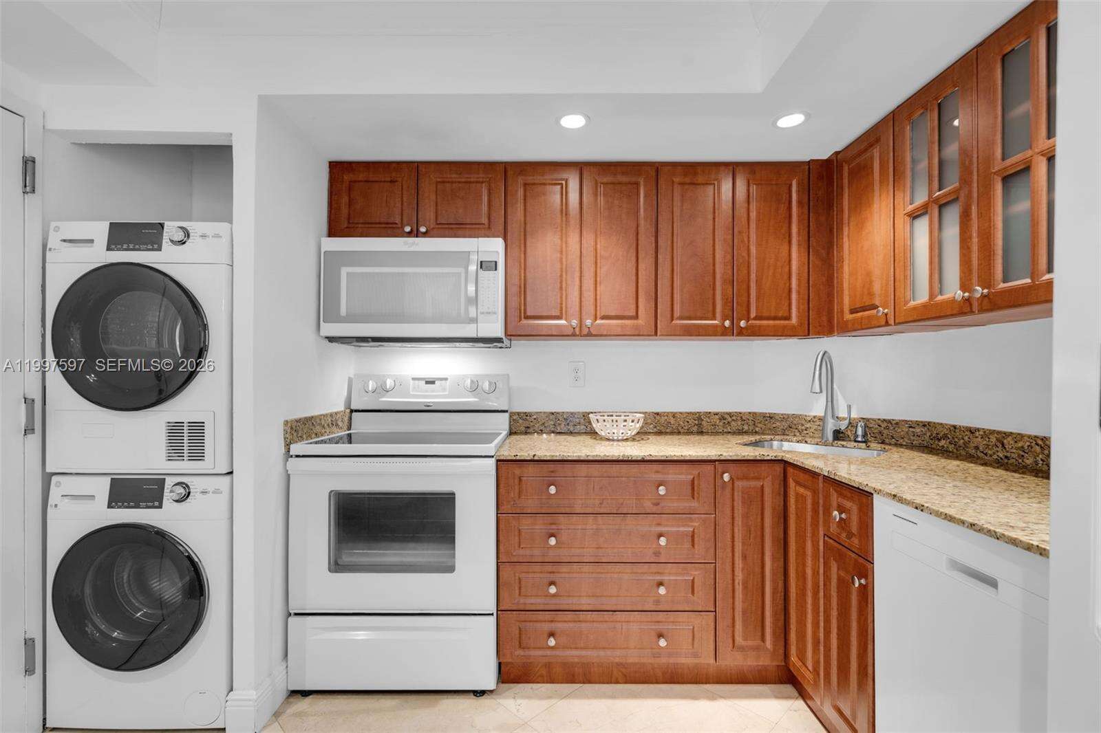 Brickell Bay Club at 2333 Brickell Ave, Miami, FL 33129 - For Rent photo 13