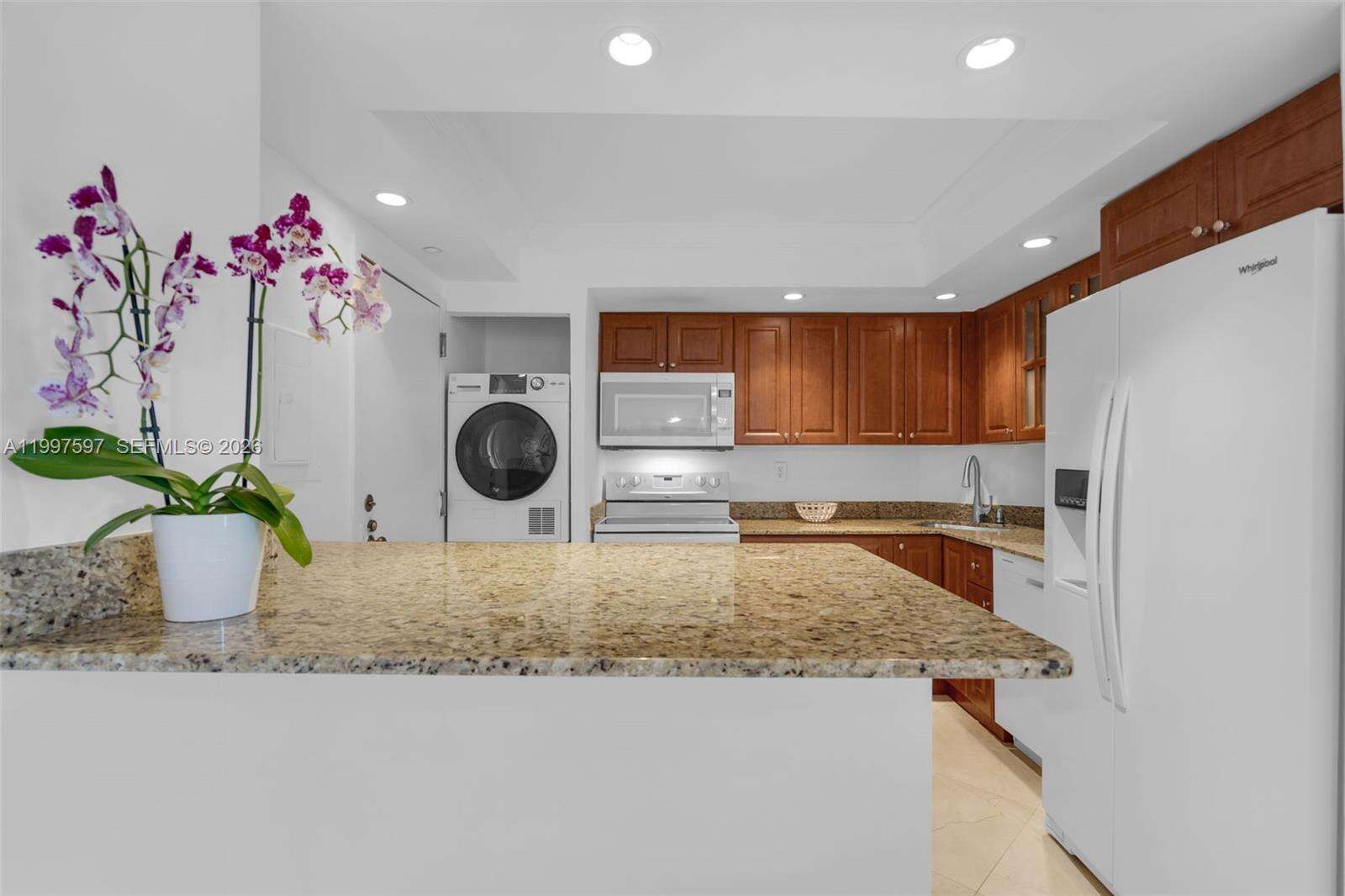 Brickell Bay Club at 2333 Brickell Ave, Miami, FL 33129 - For Rent photo 14