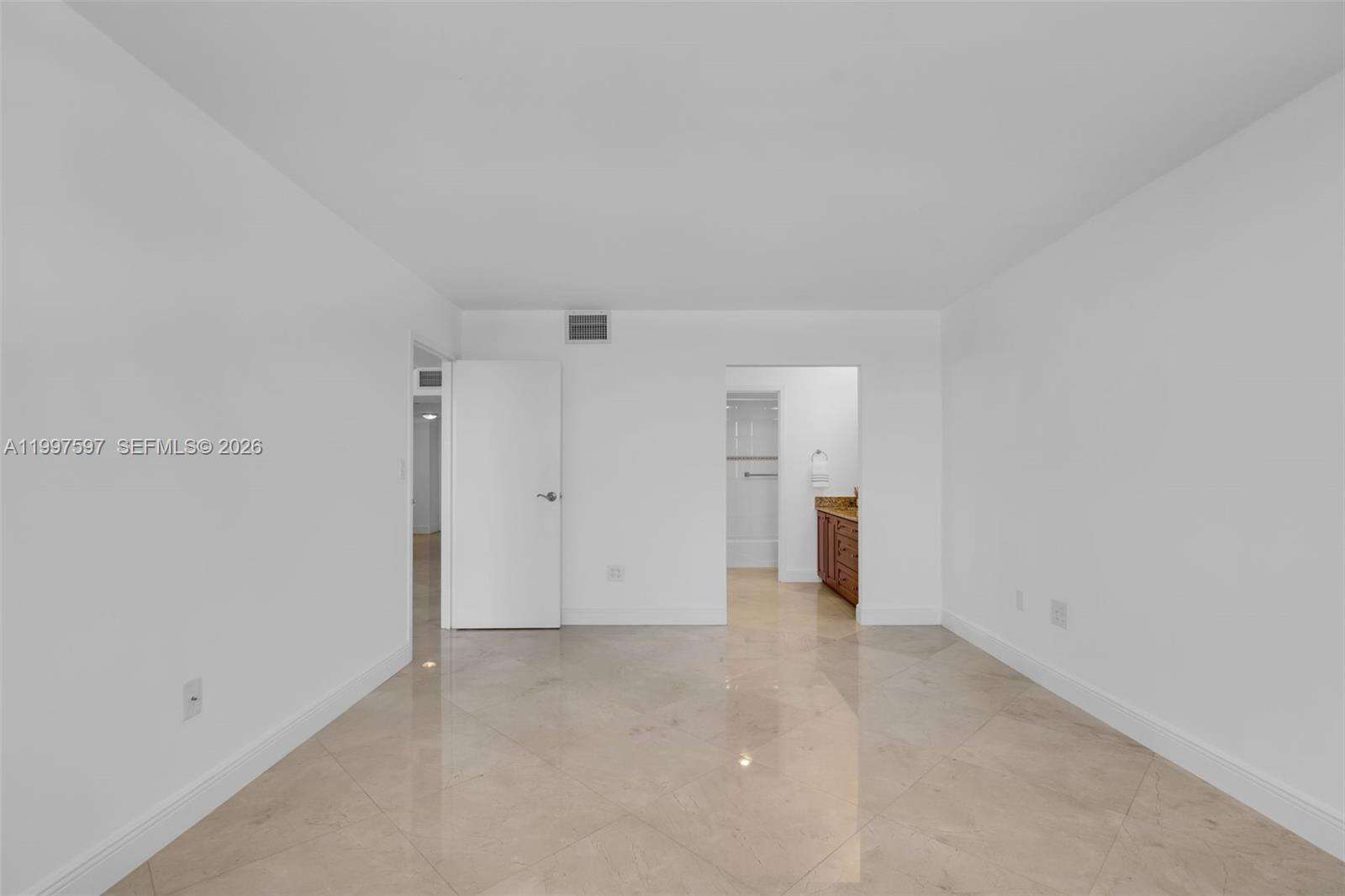 Brickell Bay Club at 2333 Brickell Ave, Miami, FL 33129 - For Rent photo 20