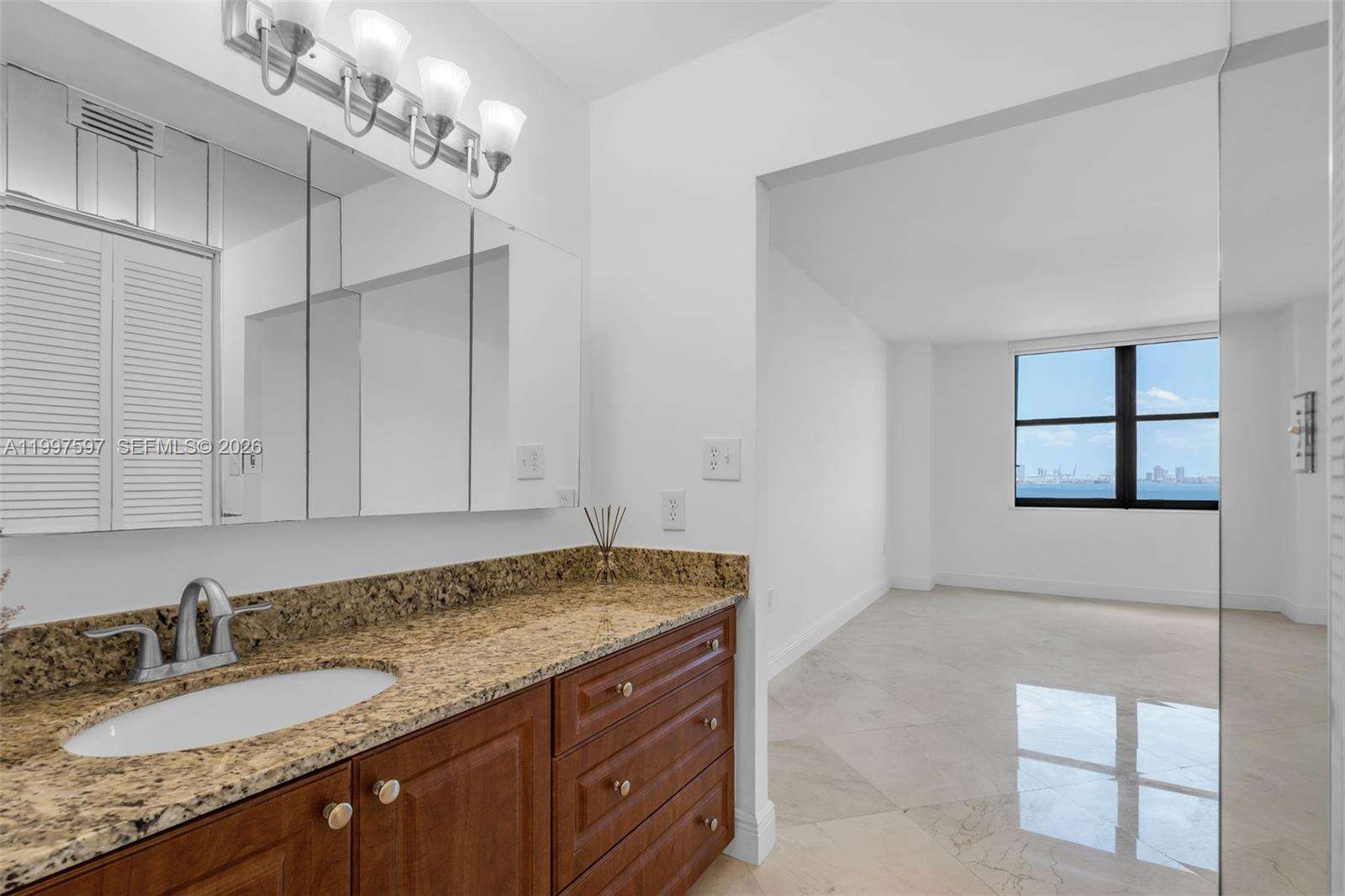 Brickell Bay Club at 2333 Brickell Ave, Miami, FL 33129 - For Rent photo 21