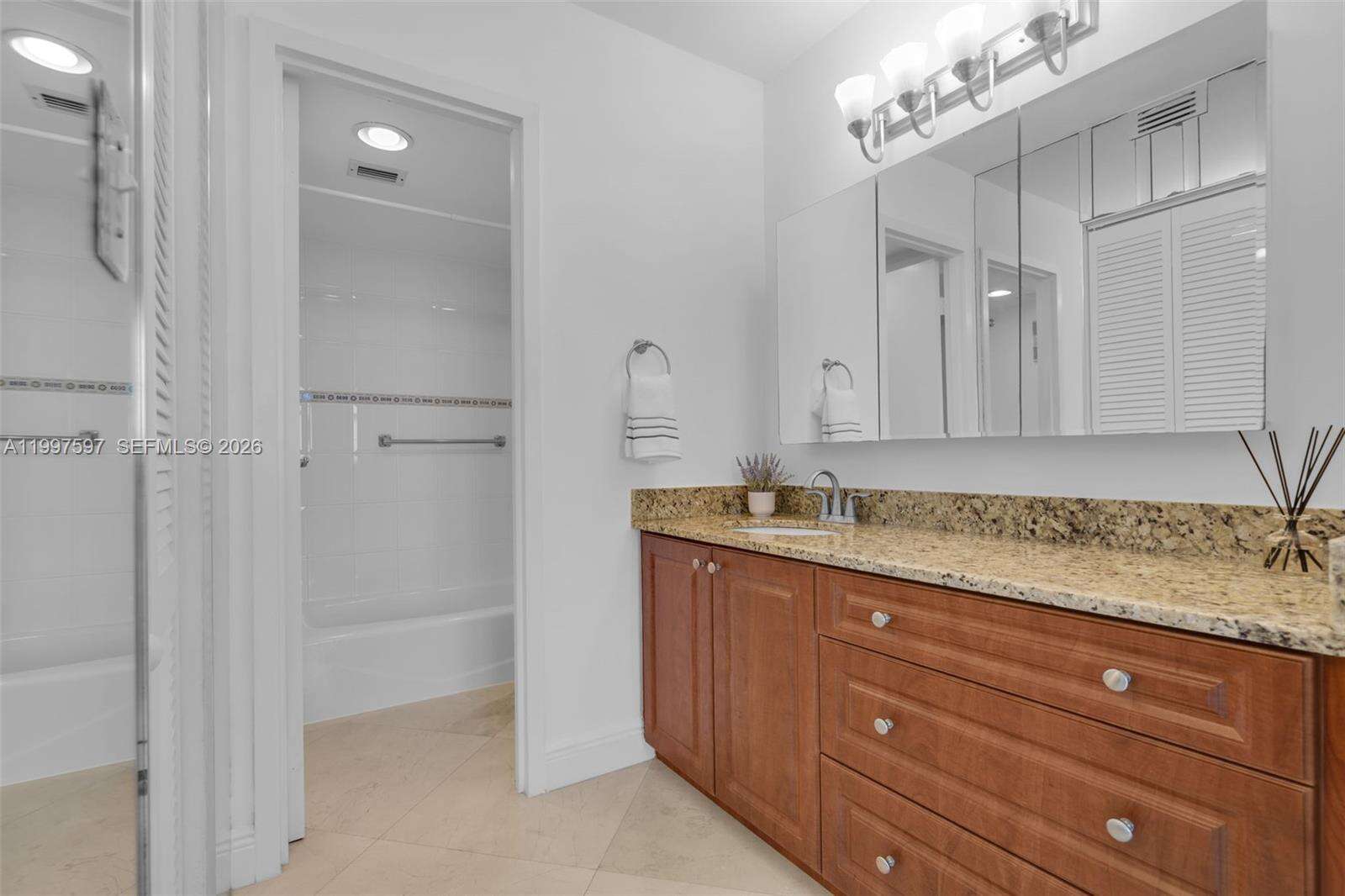 Brickell Bay Club at 2333 Brickell Ave, Miami, FL 33129 - For Rent photo 23