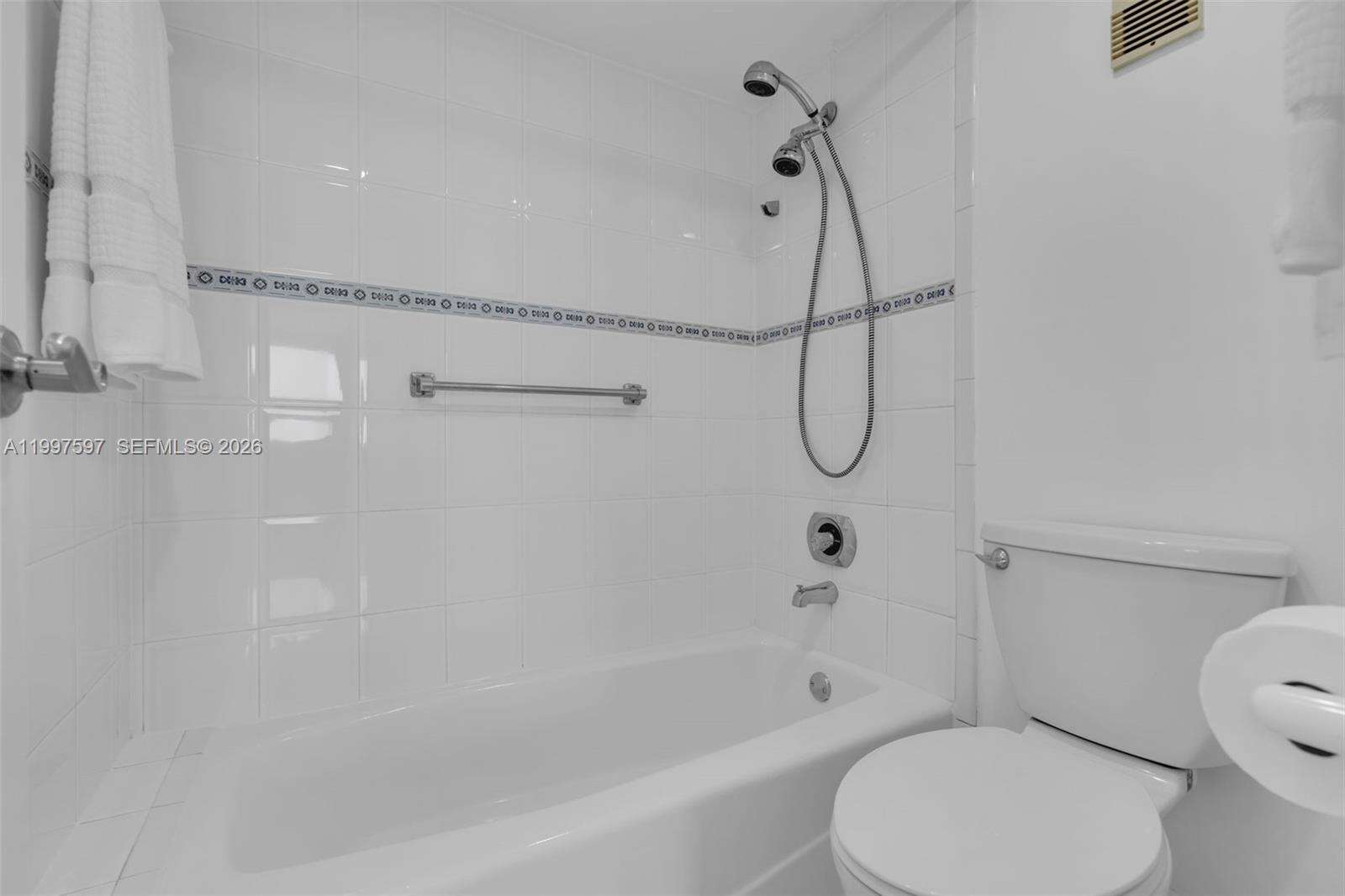 Brickell Bay Club at 2333 Brickell Ave, Miami, FL 33129 - For Rent photo 25