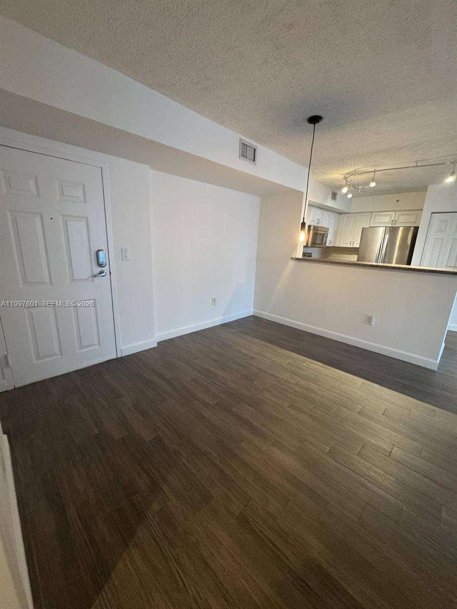 The Mark On Brickell at 1155 Brickell Bay Dr, Miami, FL 33131 - For Rent photo 6