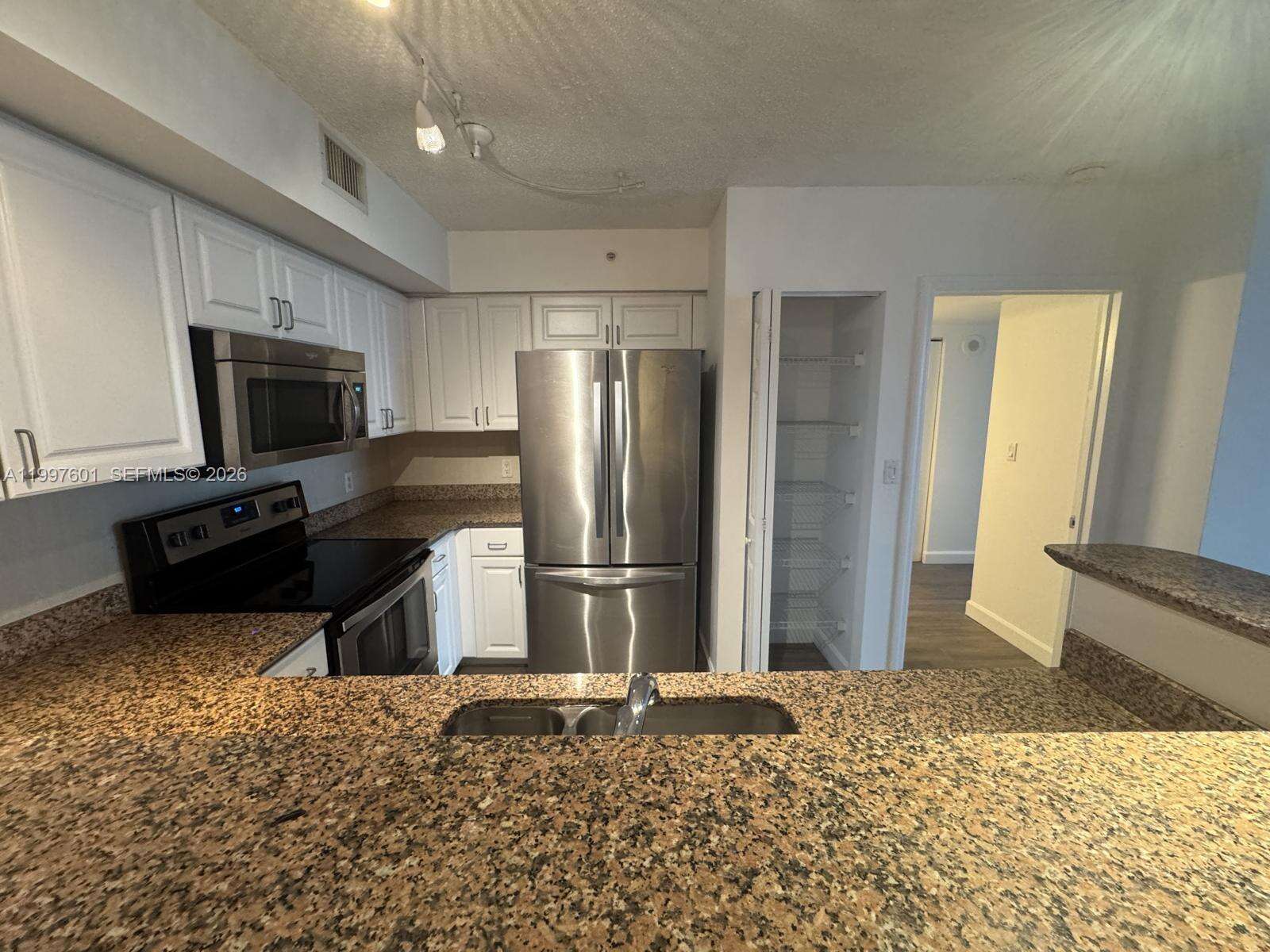 The Mark On Brickell at 1155 Brickell Bay Dr, Miami, FL 33131 - For Rent photo 10