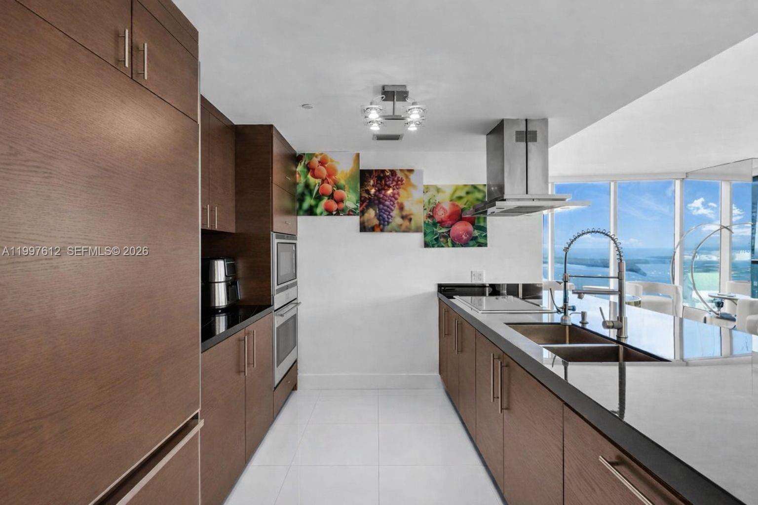 Icon Brickell 2 at 495 Brickell Ave, Miami, FL 33131 - For Rent photo 2