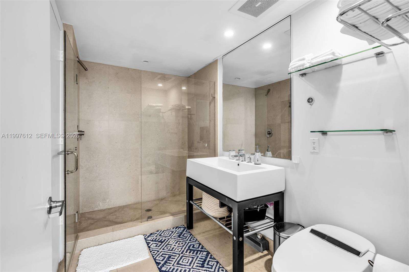 Icon Brickell 2 at 495 Brickell Ave, Miami, FL 33131 - For Rent photo 11