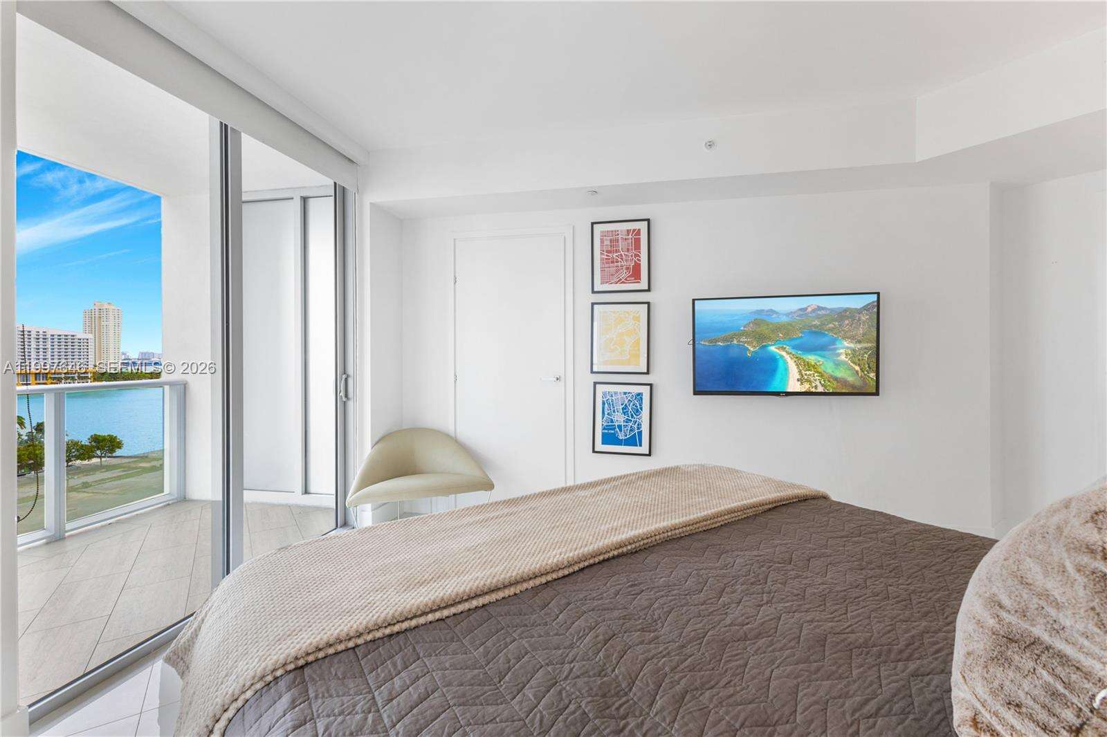 Brickell House at 1300 Brickell Bay Dr, Miami, FL 33131 - For Rent photo 4