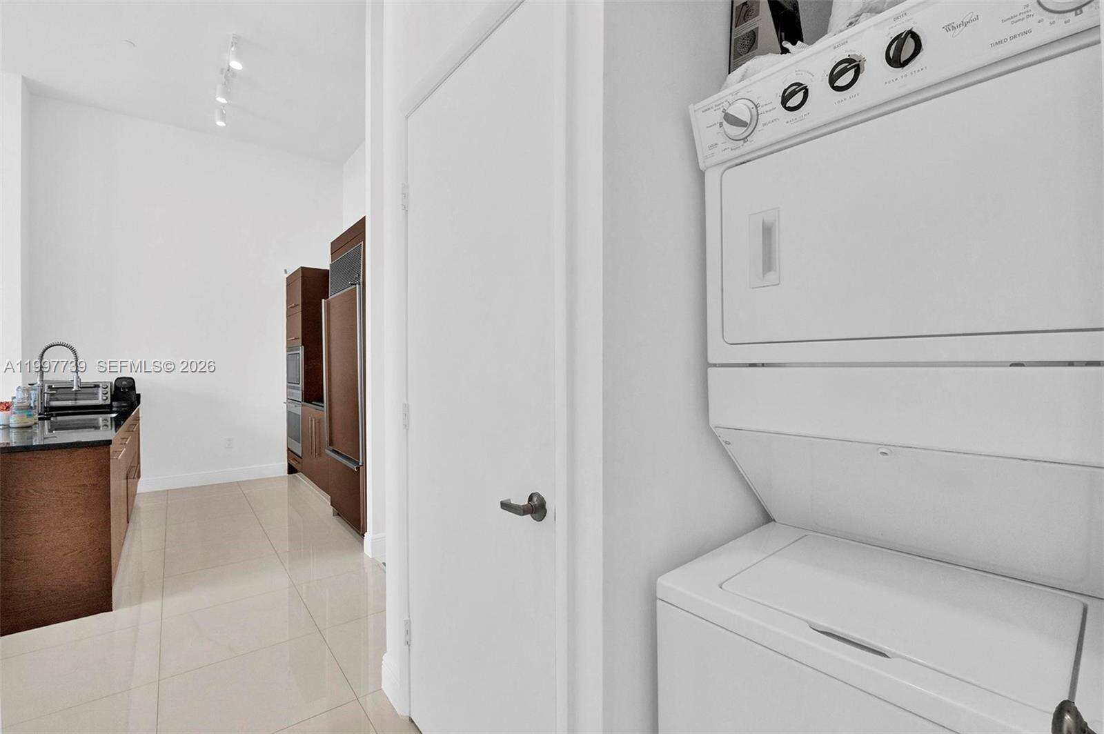Icon Brickell 1 at 465 Brickell Ave, Miami, FL 33131 - For Rent photo 7