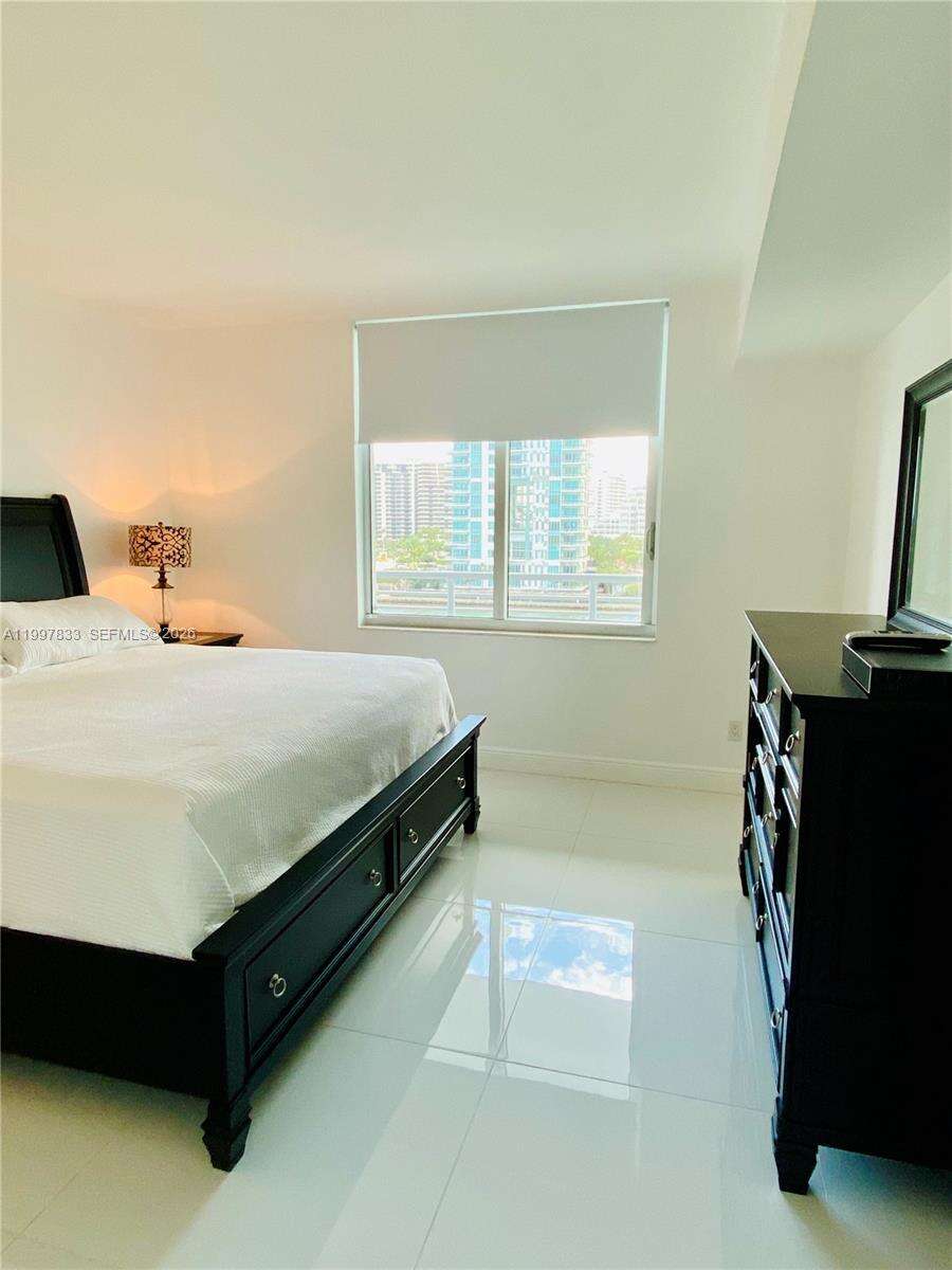 One Miami West at 325 Biscayne Blvd, Miami, FL 33131 - For Rent photo 11