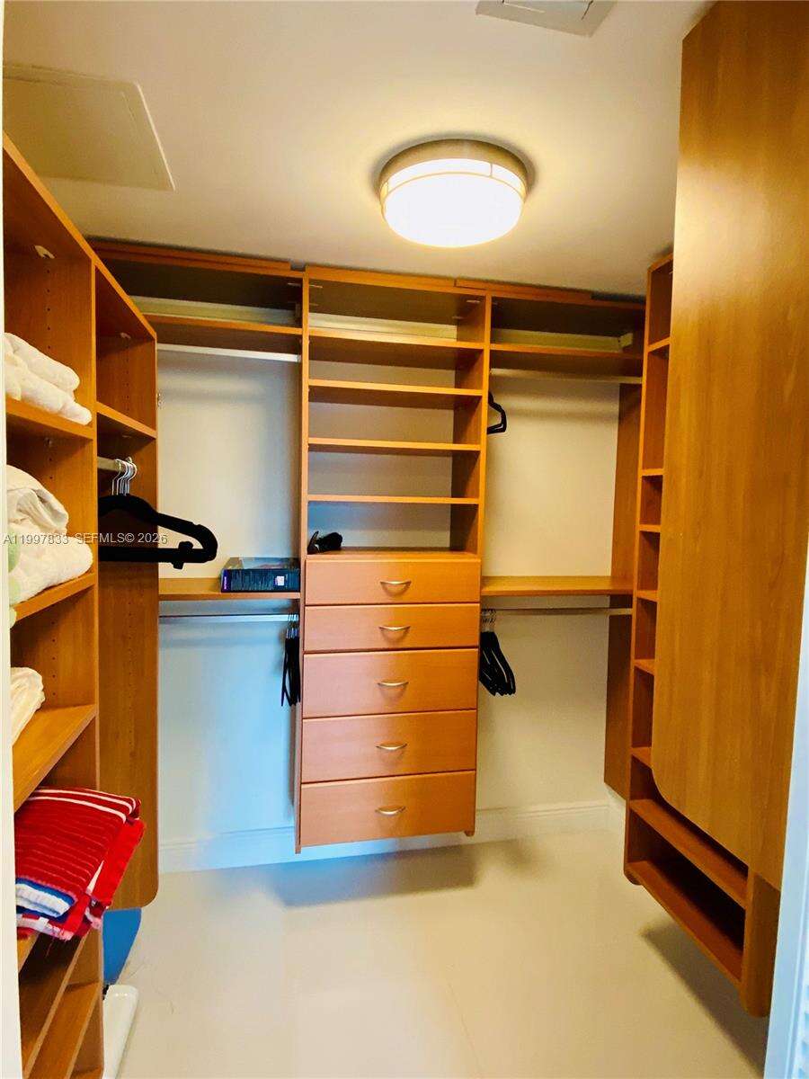 One Miami West at 325 Biscayne Blvd, Miami, FL 33131 - For Rent photo 12