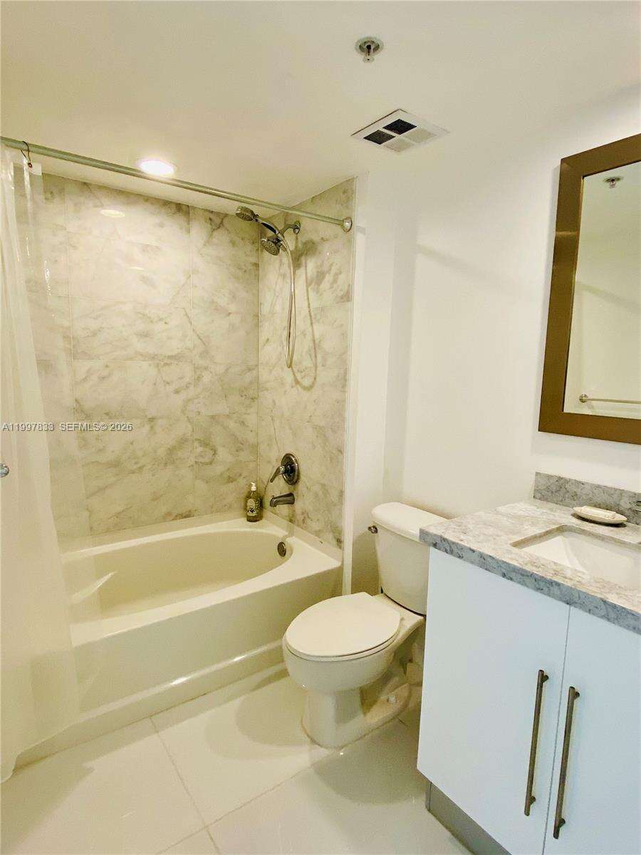 One Miami West at 325 Biscayne Blvd, Miami, FL 33131 - For Rent photo 13