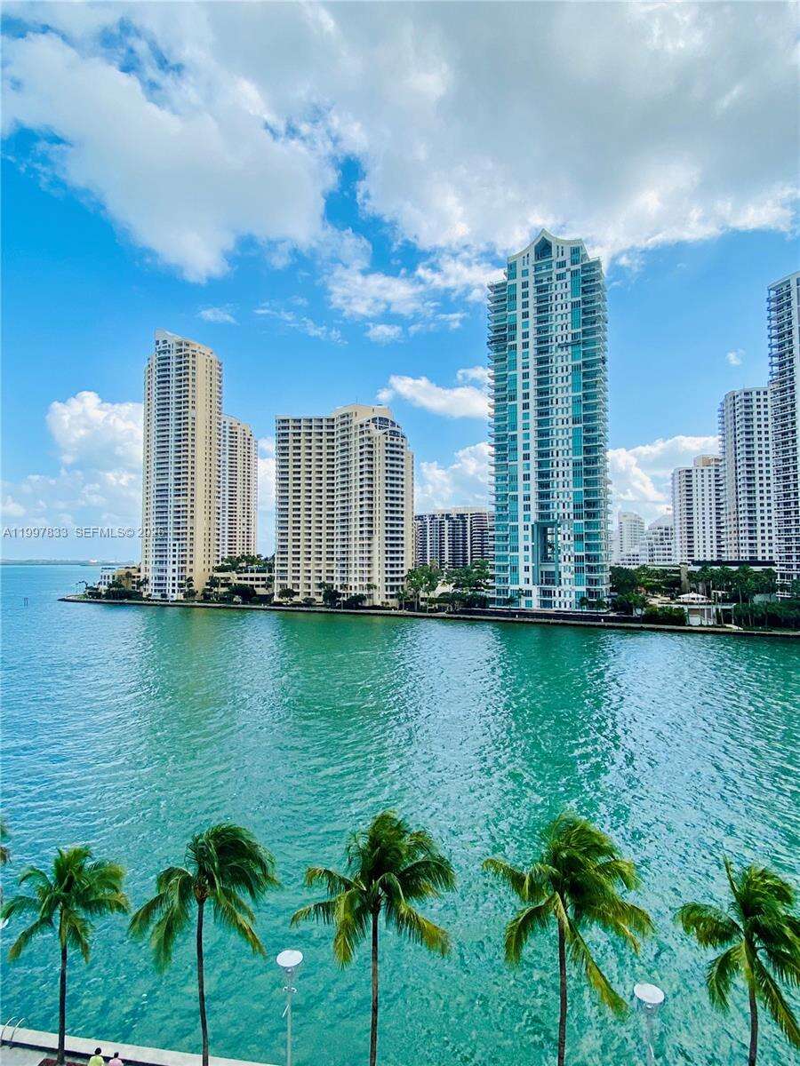 One Miami West at 325 Biscayne Blvd, Miami, FL 33131 - For Rent photo 16