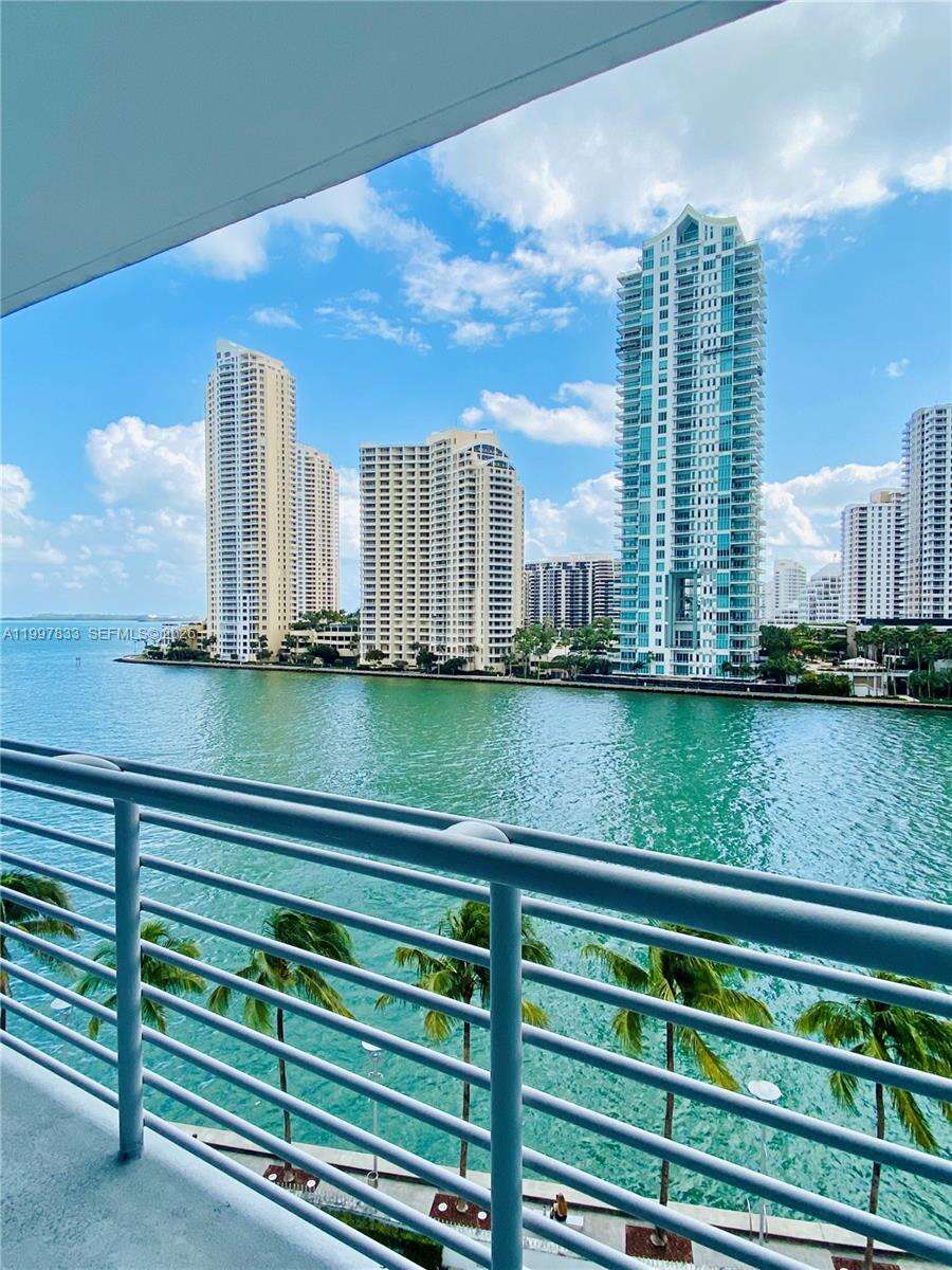 One Miami West at 325 Biscayne Blvd, Miami, FL 33131 - For Rent photo 3