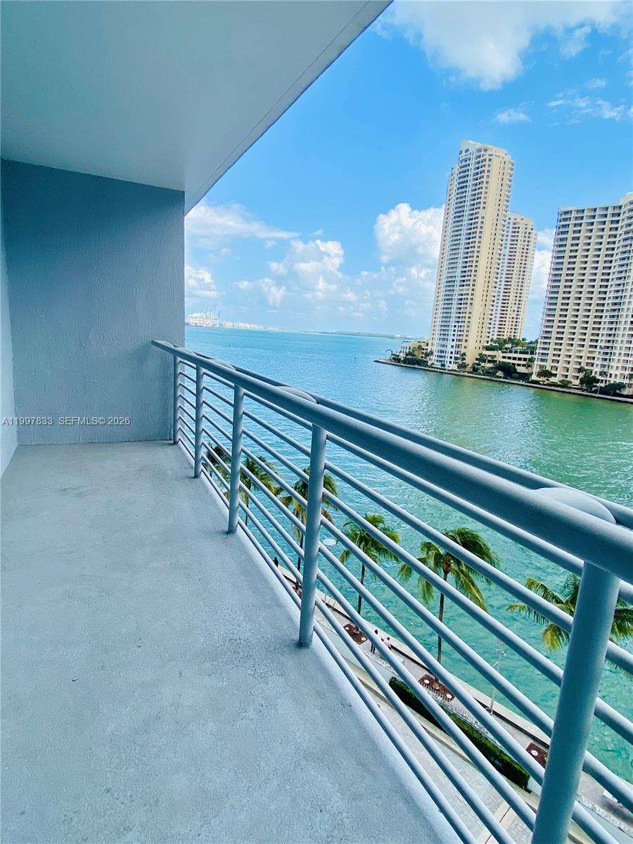 One Miami West at 325 Biscayne Blvd, Miami, FL 33131 - For Rent photo 4