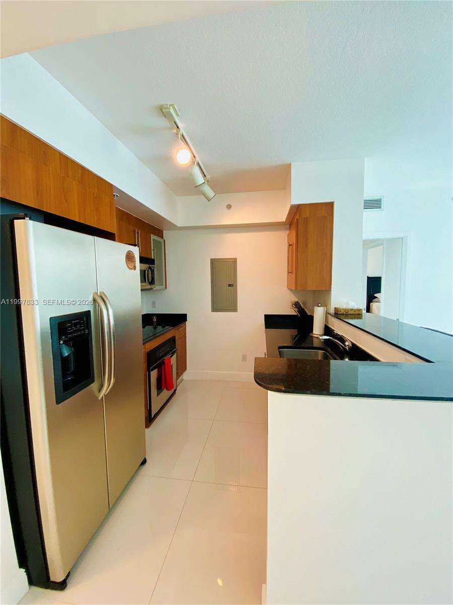 One Miami West at 325 Biscayne Blvd, Miami, FL 33131 - For Rent photo 6