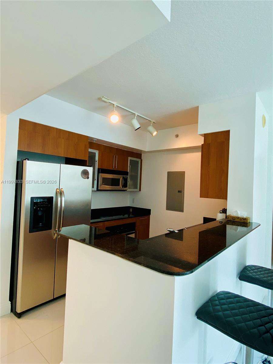 One Miami West at 325 Biscayne Blvd, Miami, FL 33131 - For Rent photo 8