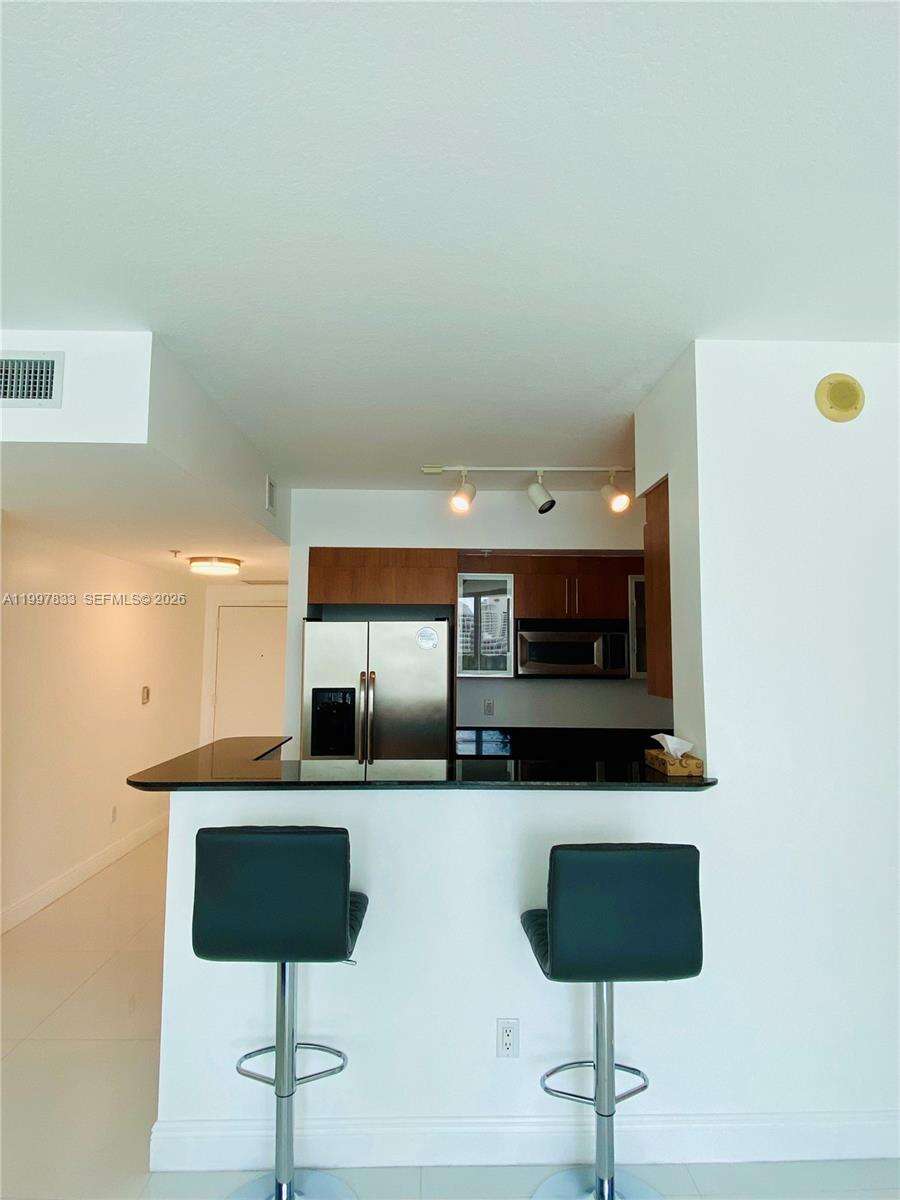 One Miami West at 325 Biscayne Blvd, Miami, FL 33131 - For Rent photo 9