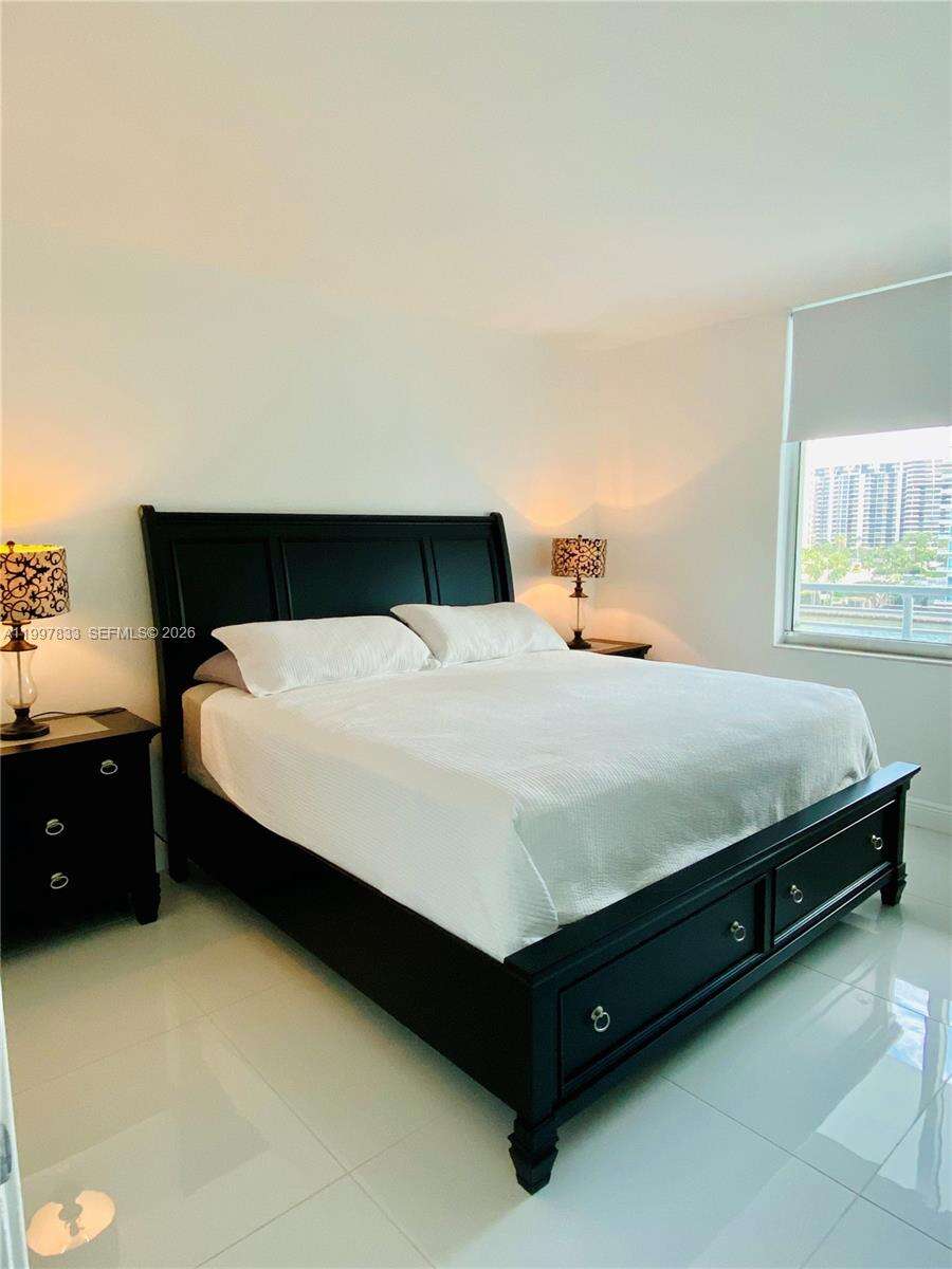 One Miami West at 325 Biscayne Blvd, Miami, FL 33131 - For Rent photo 10
