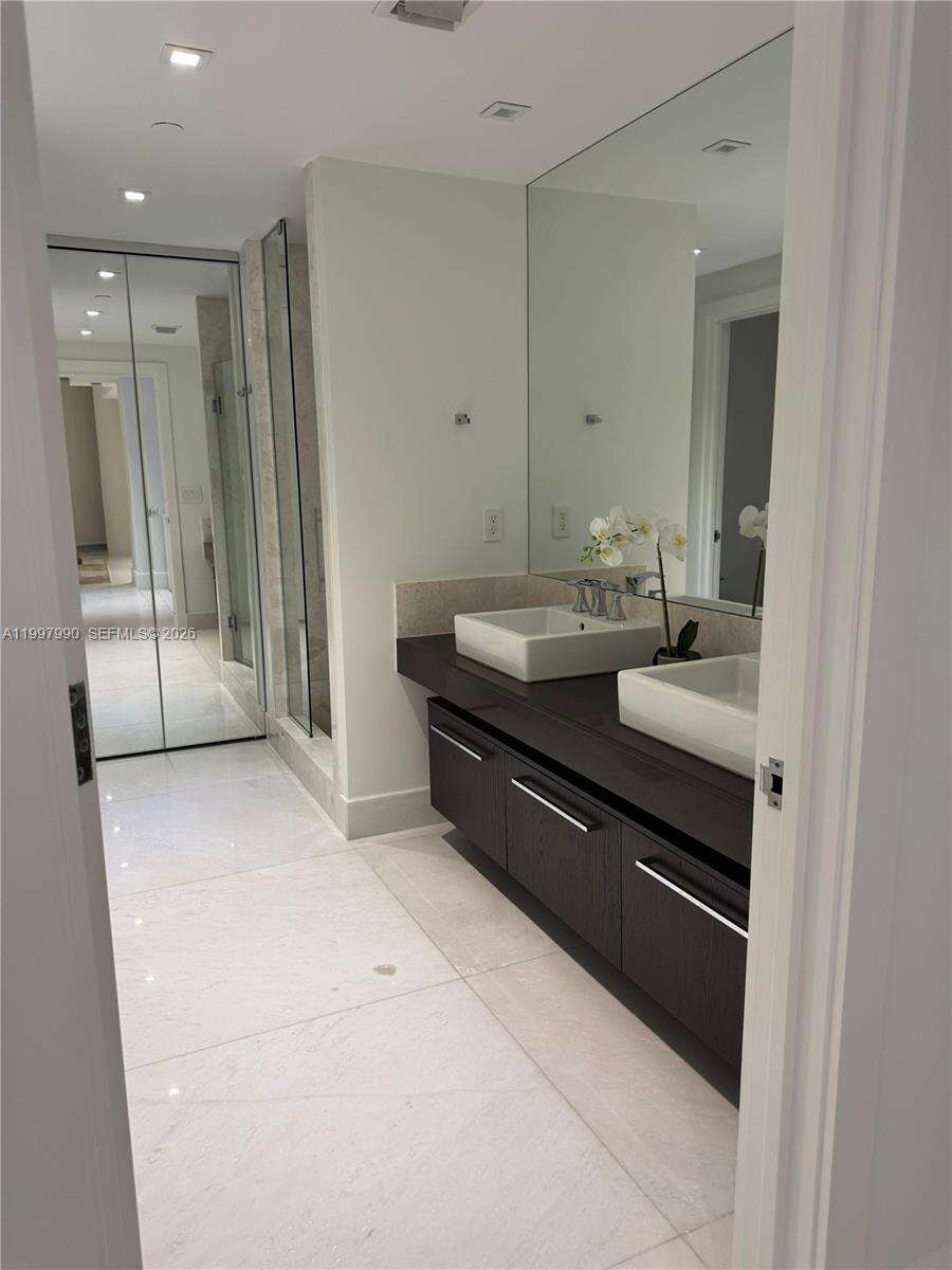 Jade Ocean at 17121 Collins Ave, Sunny Isles Beach, FL 33160 - For Rent photo 11