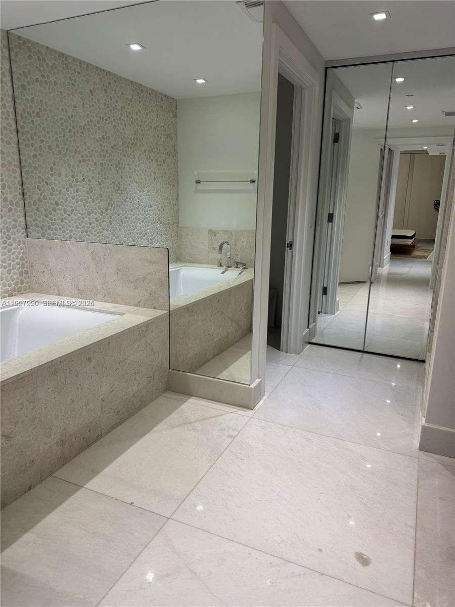 Jade Ocean at 17121 Collins Ave, Sunny Isles Beach, FL 33160 - For Rent photo 16