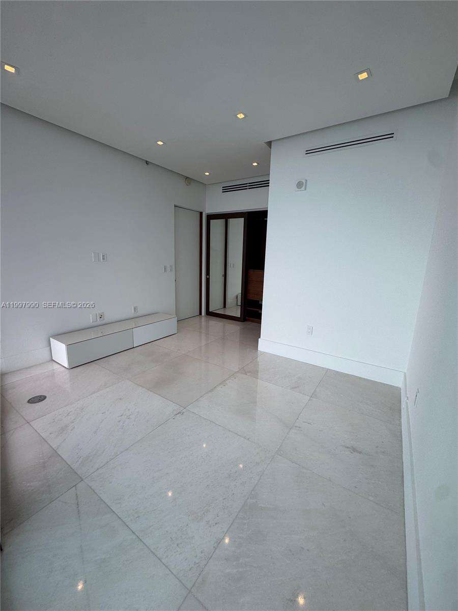 Jade Ocean at 17121 Collins Ave, Sunny Isles Beach, FL 33160 - For Rent photo 21