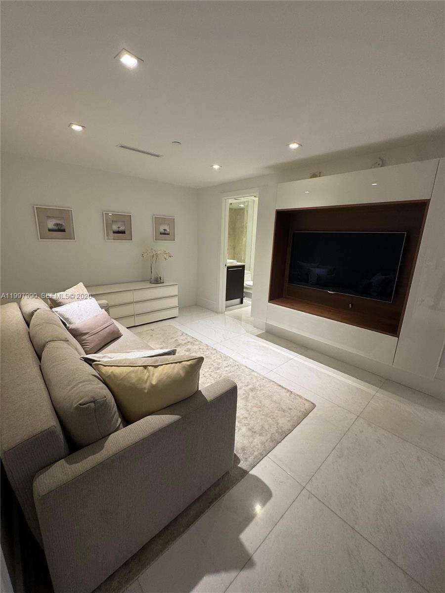Jade Ocean at 17121 Collins Ave, Sunny Isles Beach, FL 33160 - For Rent photo 9