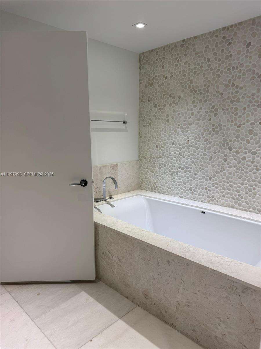 Jade Ocean at 17121 Collins Ave, Sunny Isles Beach, FL 33160 - For Rent photo 10