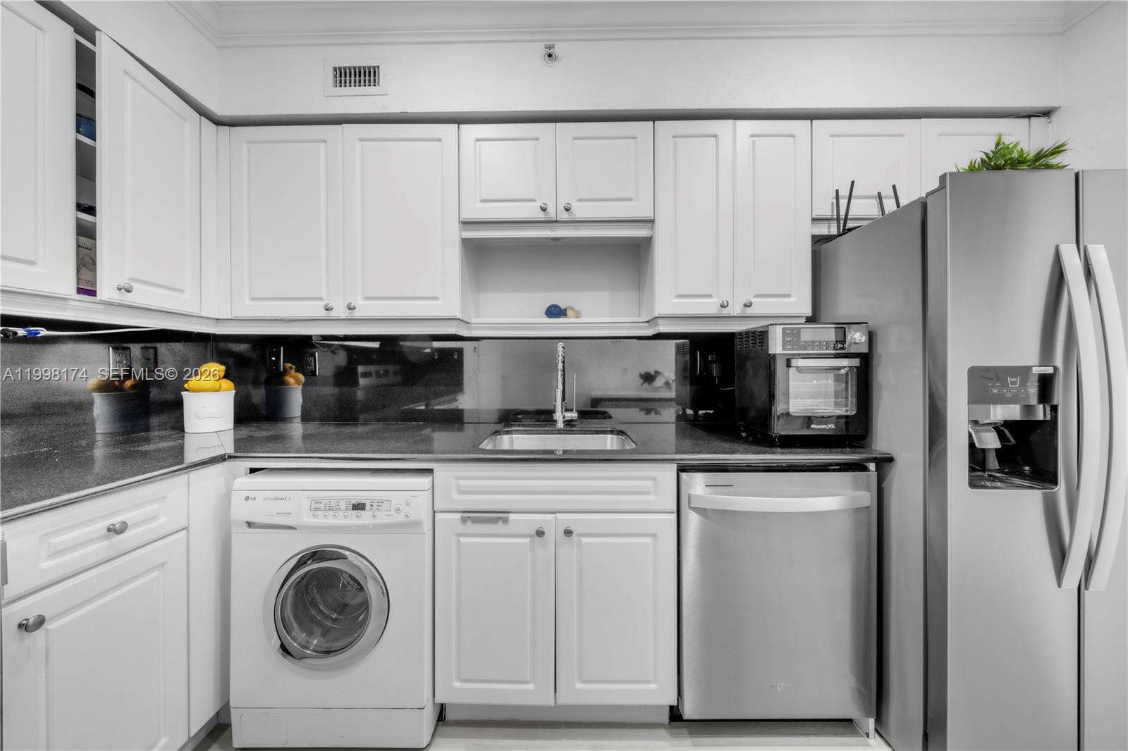 The Wave at 2501 Ocean Dr, Hollywood, FL 33019 - For Rent photo 9