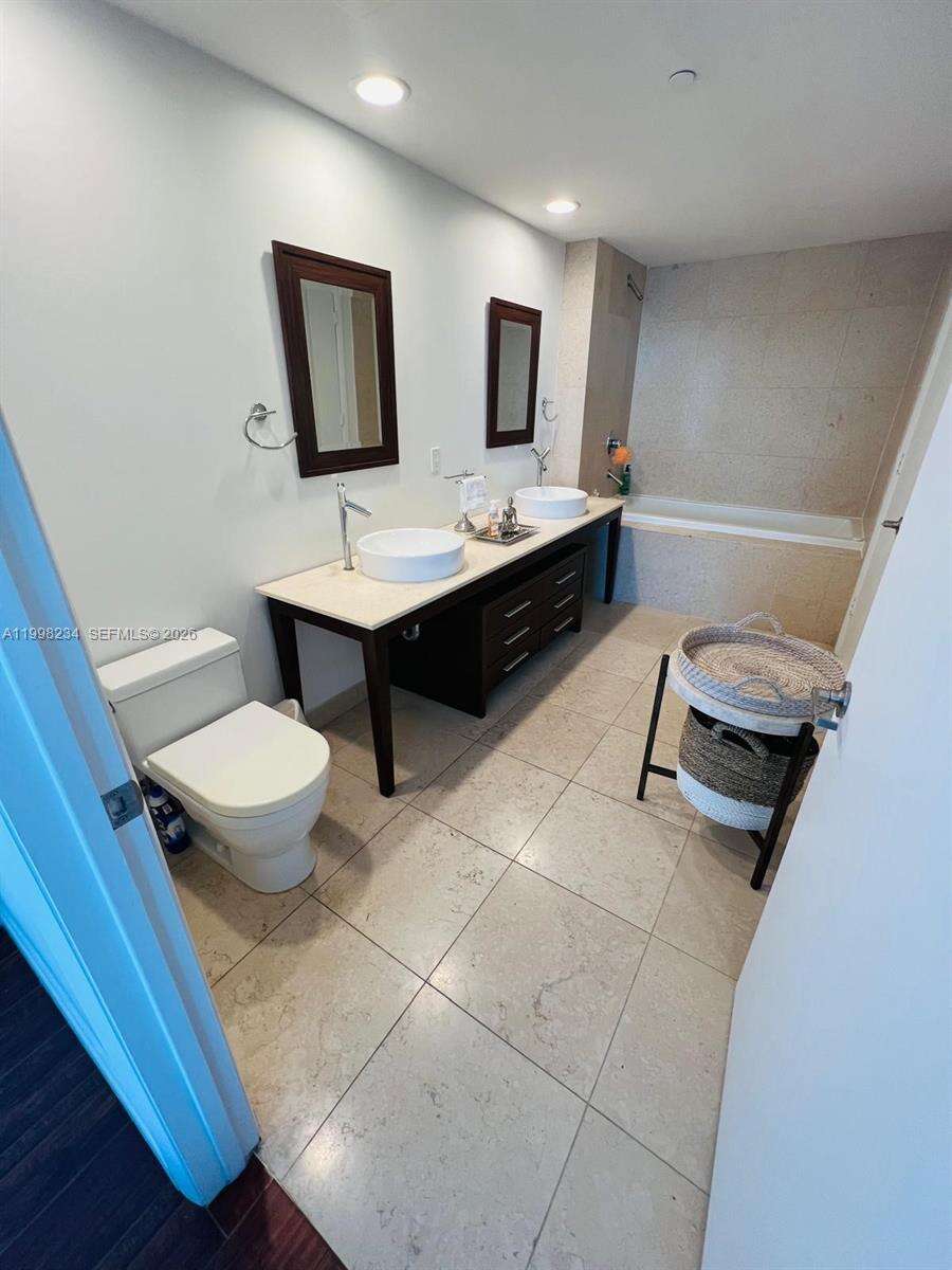 Icon Brickell 2 at 495 Brickell Ave, Miami, FL 33131 - For Rent photo 5