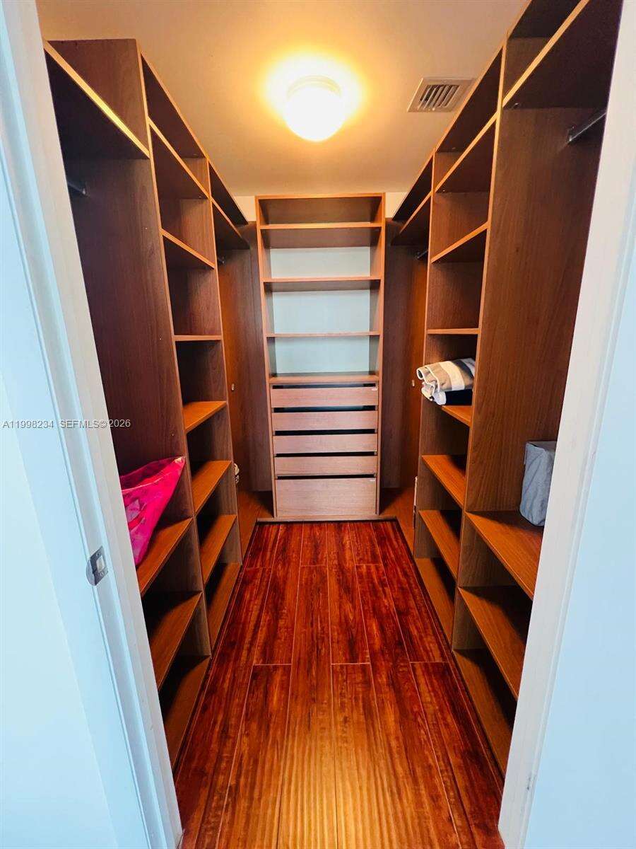 Icon Brickell 2 at 495 Brickell Ave, Miami, FL 33131 - For Rent photo 6