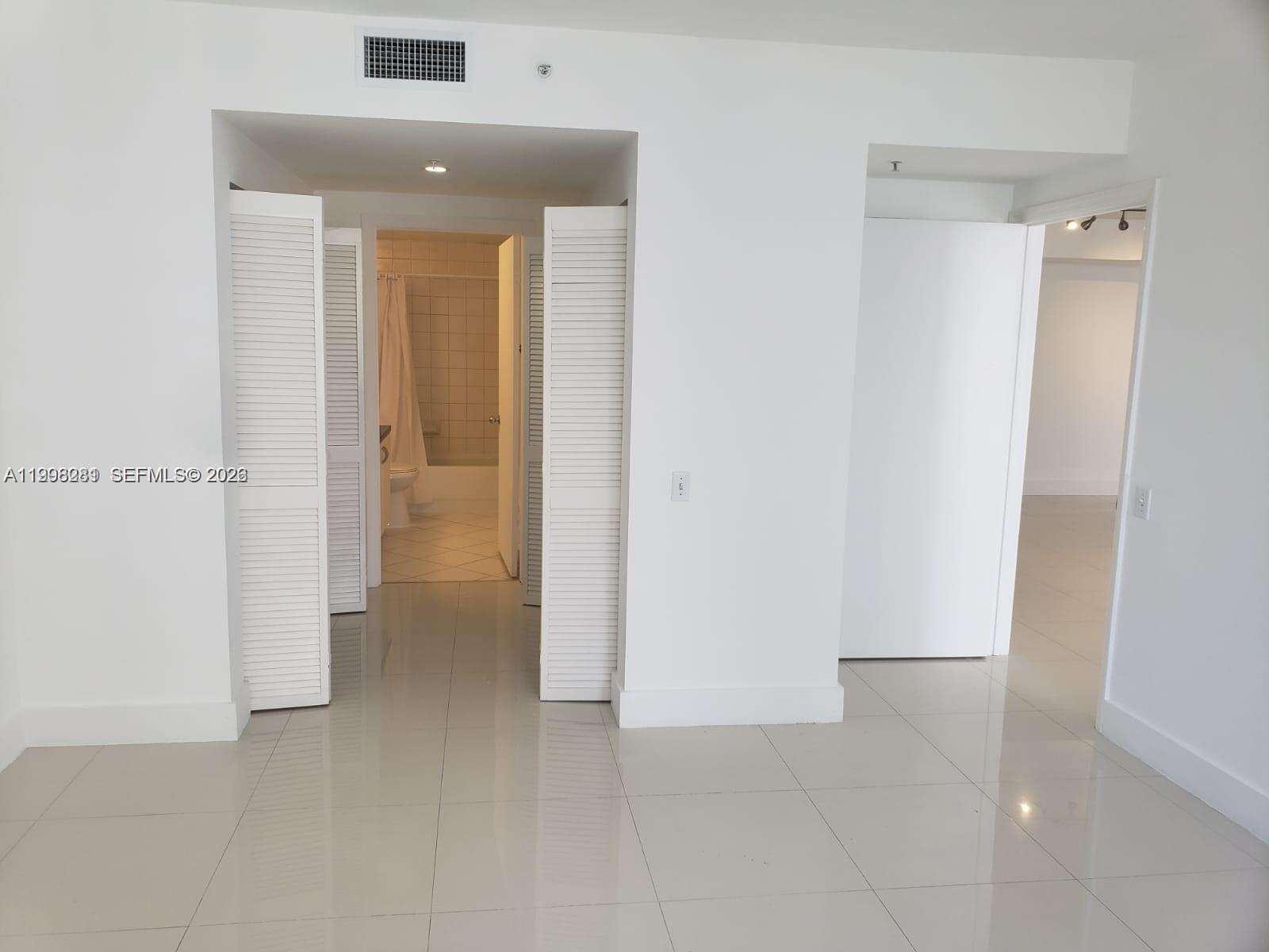 Courvoisier Courts at 701 Brickell Key Blvd, Miami, FL 33131 - For Rent photo 9