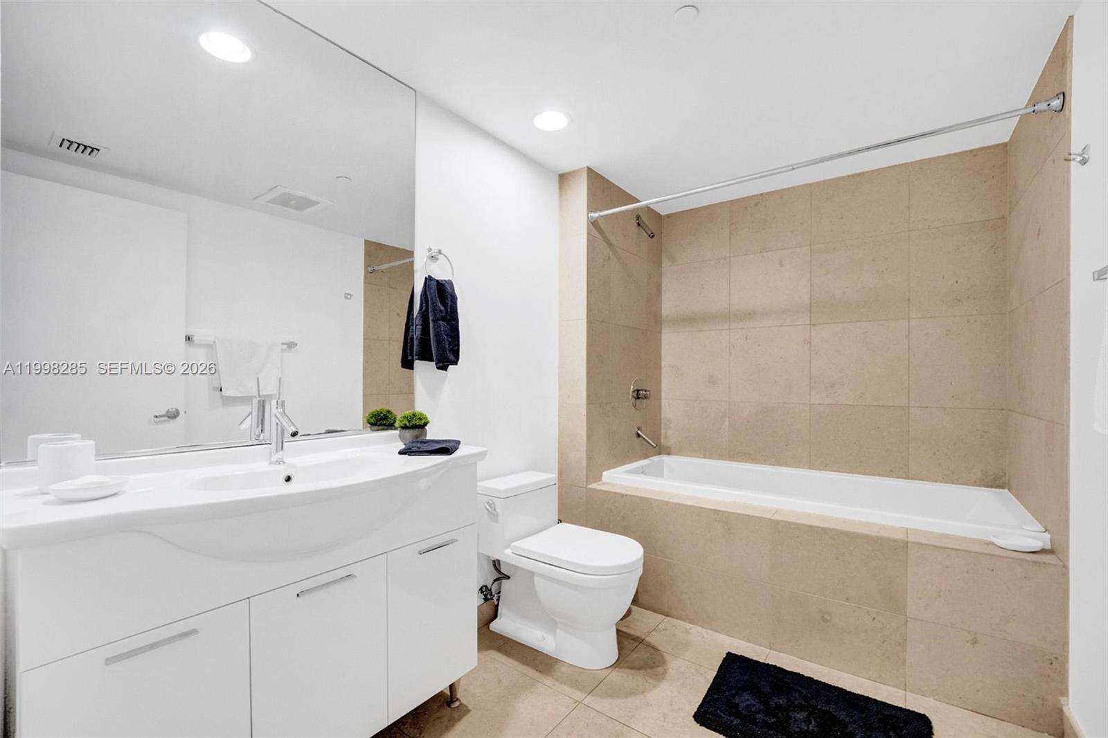 Icon Brickell 1 at 475 Brickell Ave, Miami, FL 33131 - For Rent photo 5