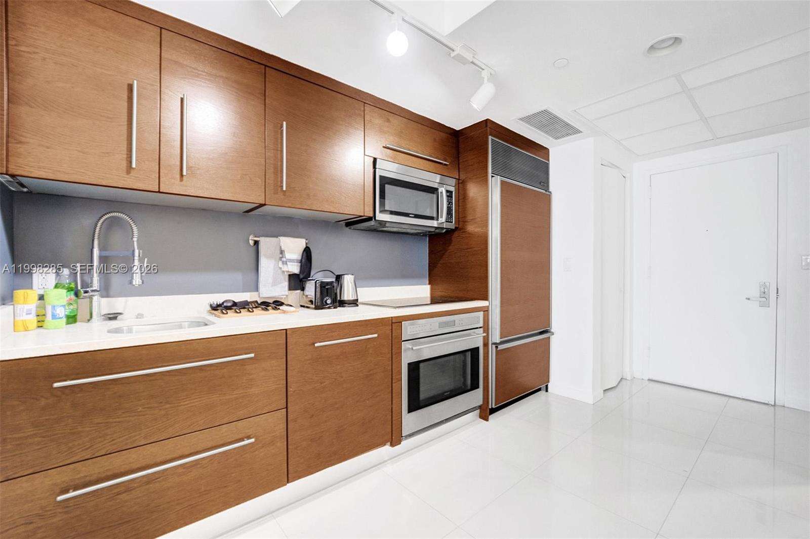 Icon Brickell 1 at 475 Brickell Ave, Miami, FL 33131 - For Rent photo 9