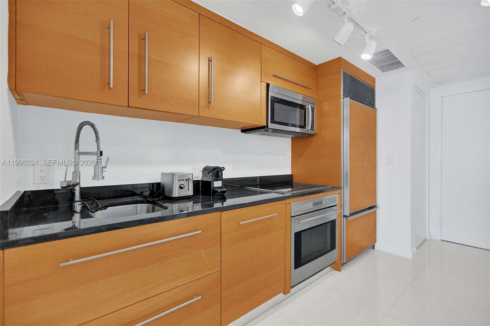 Icon Brickell 1 at 475 Brickell Ave, Miami, FL 33131 - For Rent photo 12