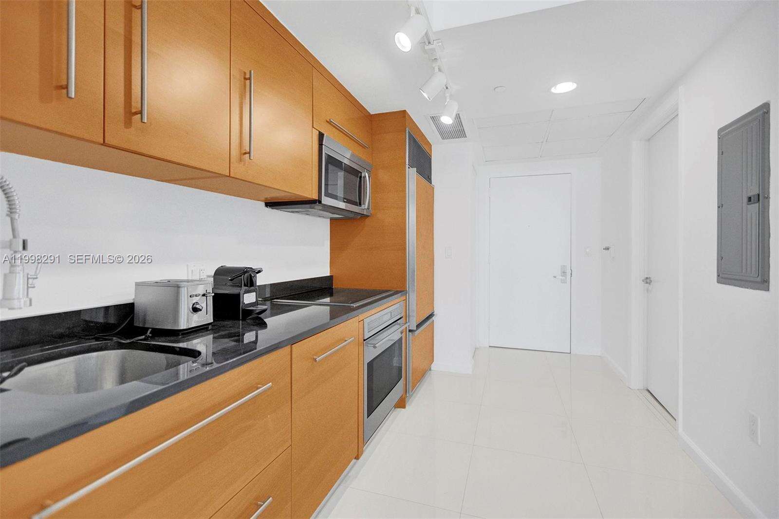 Icon Brickell 1 at 475 Brickell Ave, Miami, FL 33131 - For Rent photo 17