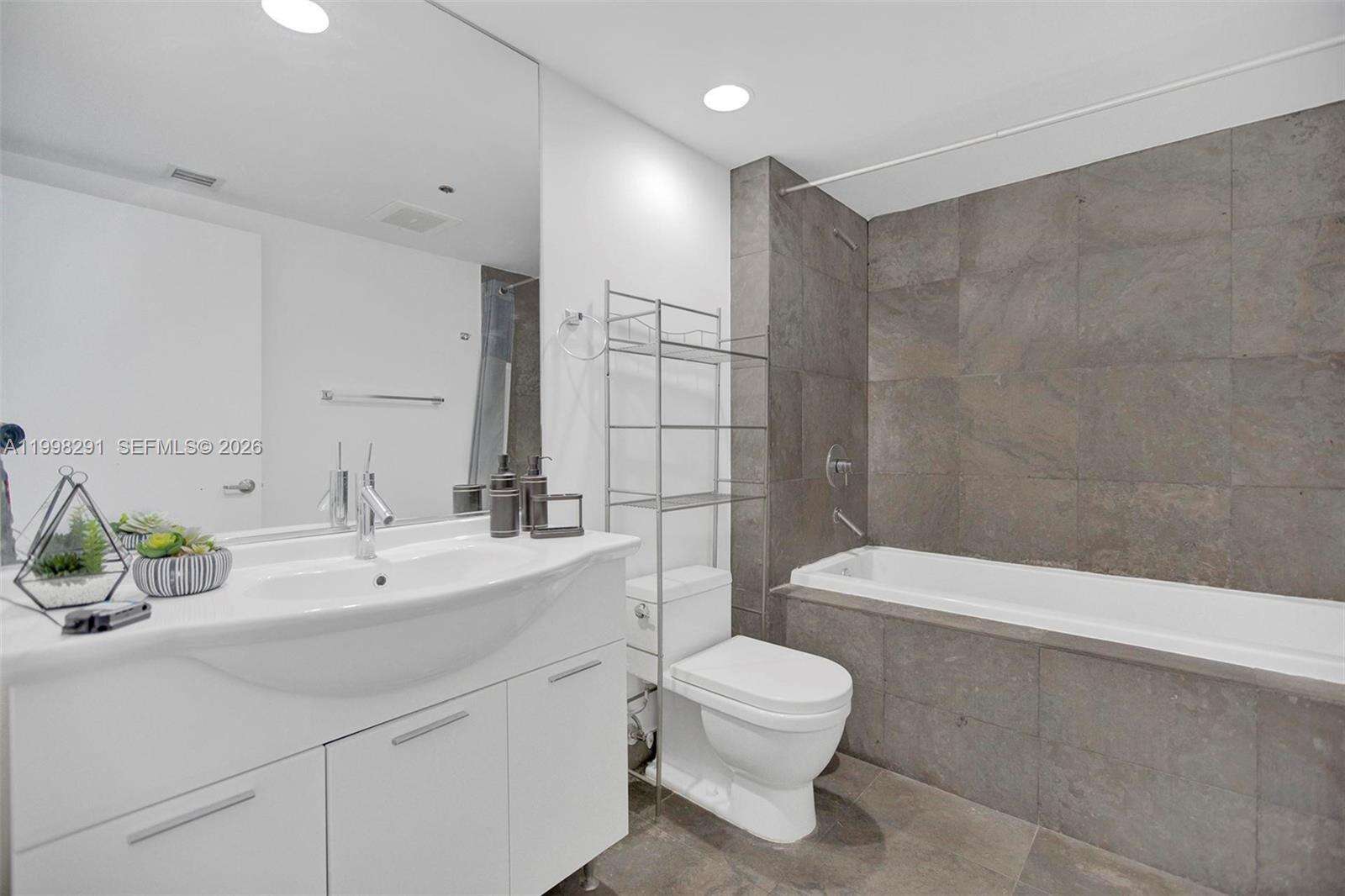 Icon Brickell 1 at 475 Brickell Ave, Miami, FL 33131 - For Rent photo 6