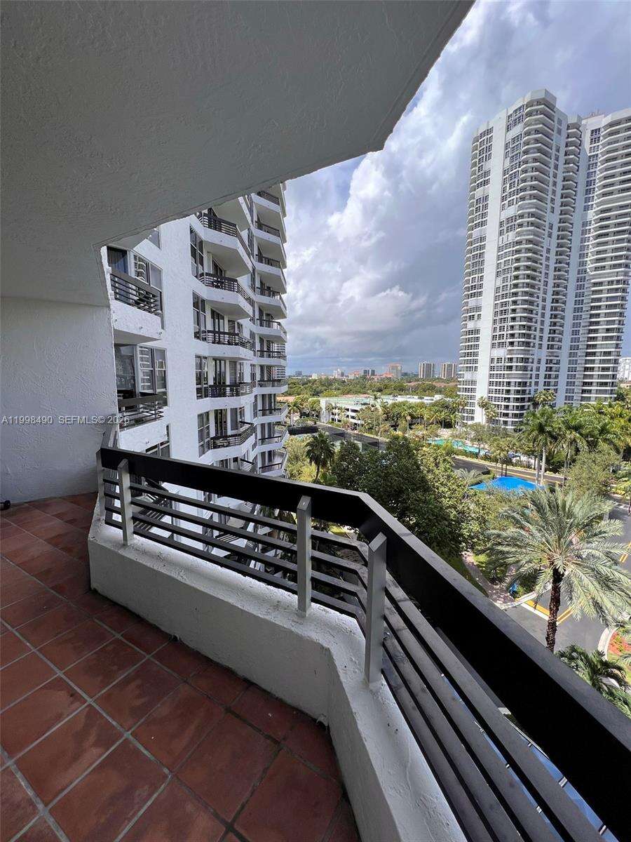 Mystic Pointe 1 at 3600 Mystic Pointe Dr, Aventura, FL 33180 - For Rent photo 25