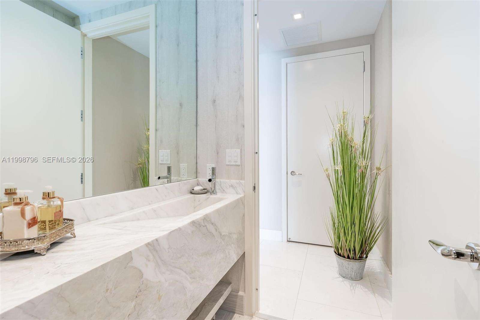 Jade Signature at 16901 Collins Ave, Sunny Isles Beach, FL 33160 - For Rent photo 15