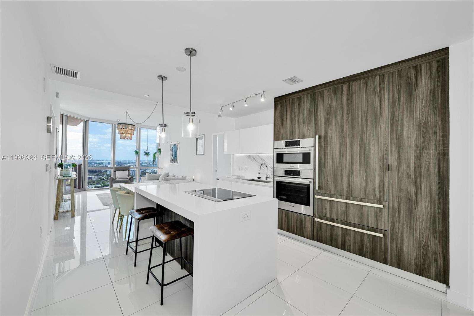 Paramount Miami Worldcenter at 851 1 Ave, Miami, FL 33132 - For Rent photo 4